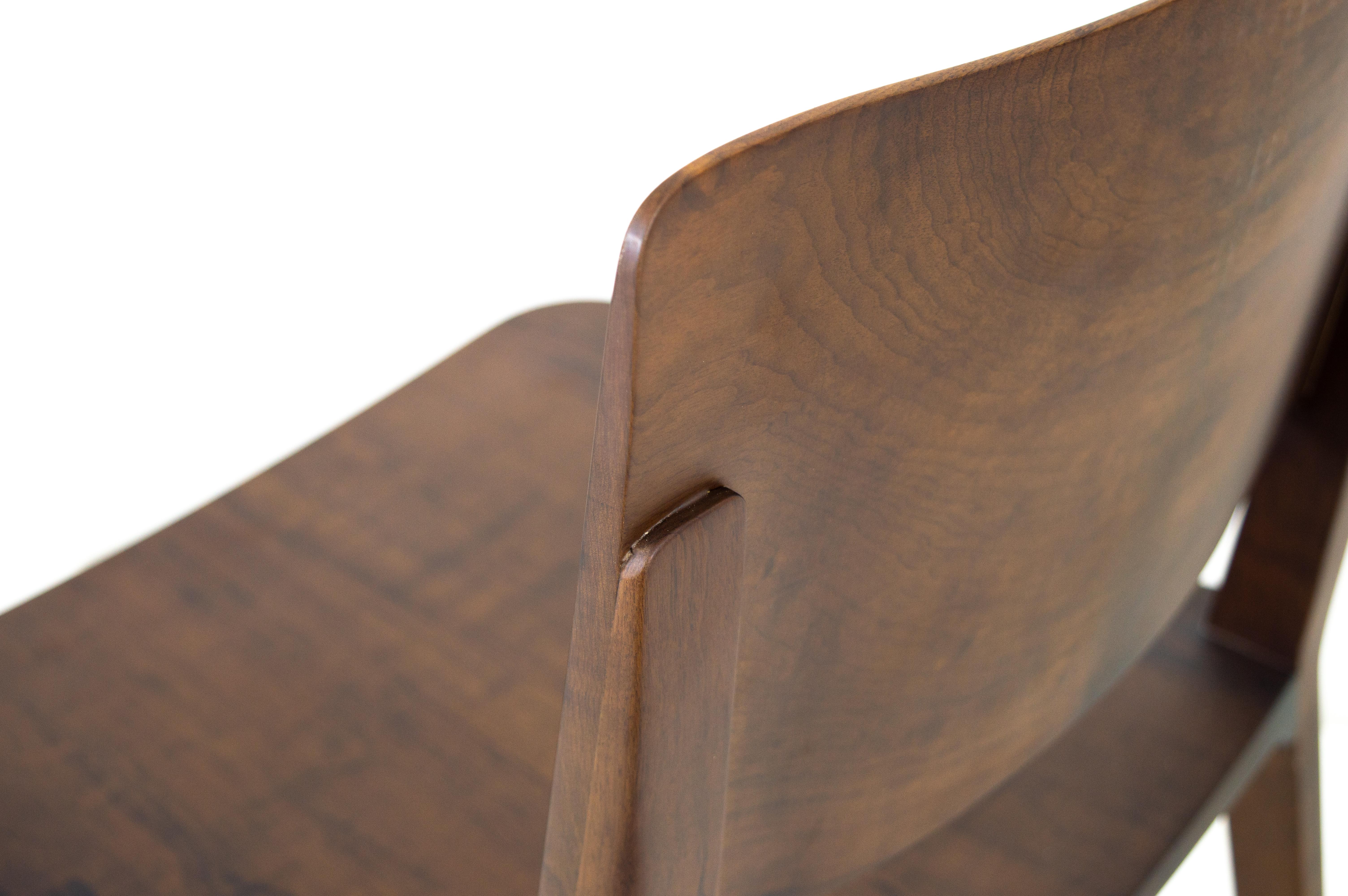 Chaise minimaliste en bois dur noir massif en vente 5