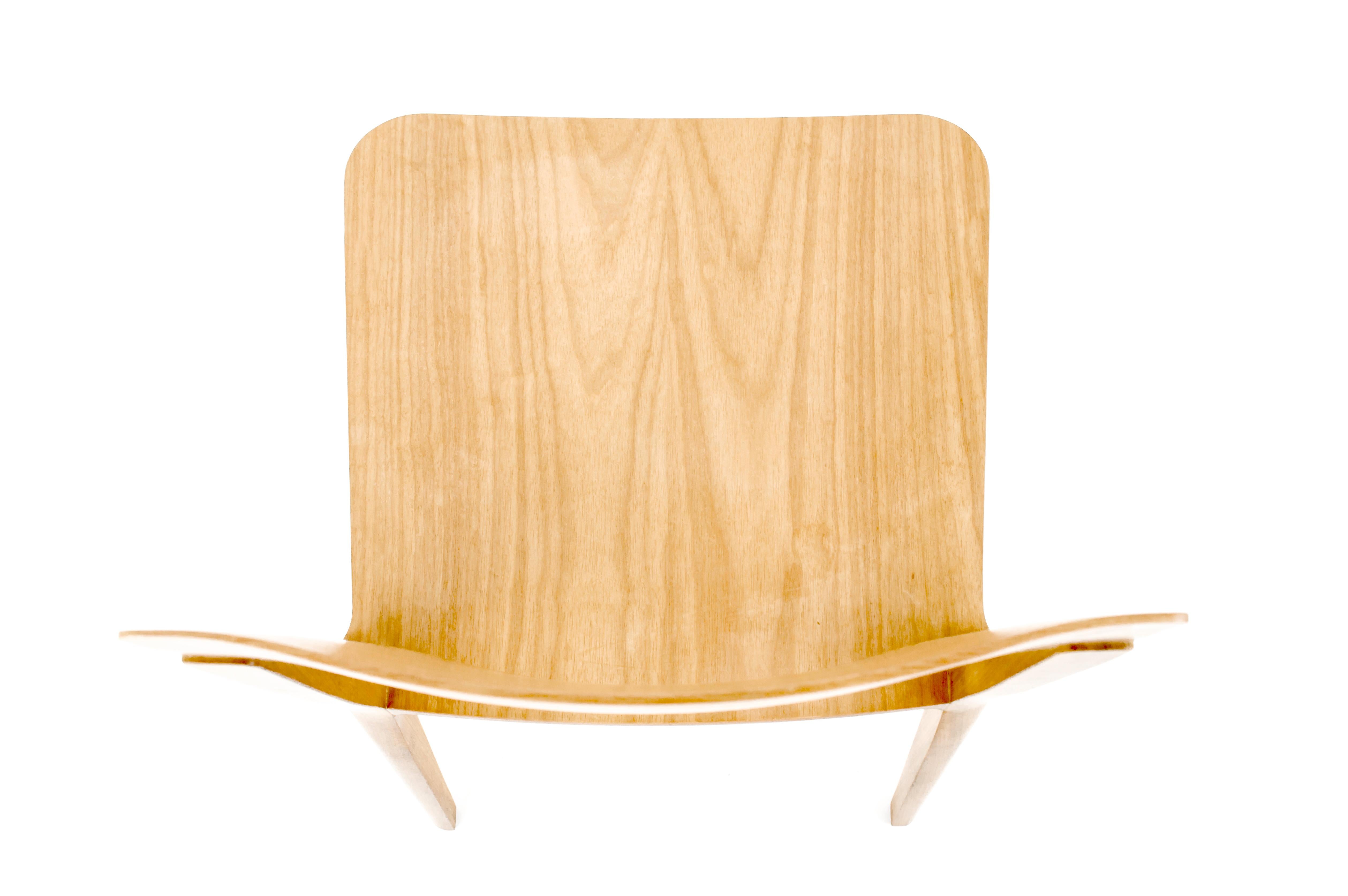 Minimalistischer Stuhl aus Hartholz in Massivschwarz im Angebot 1