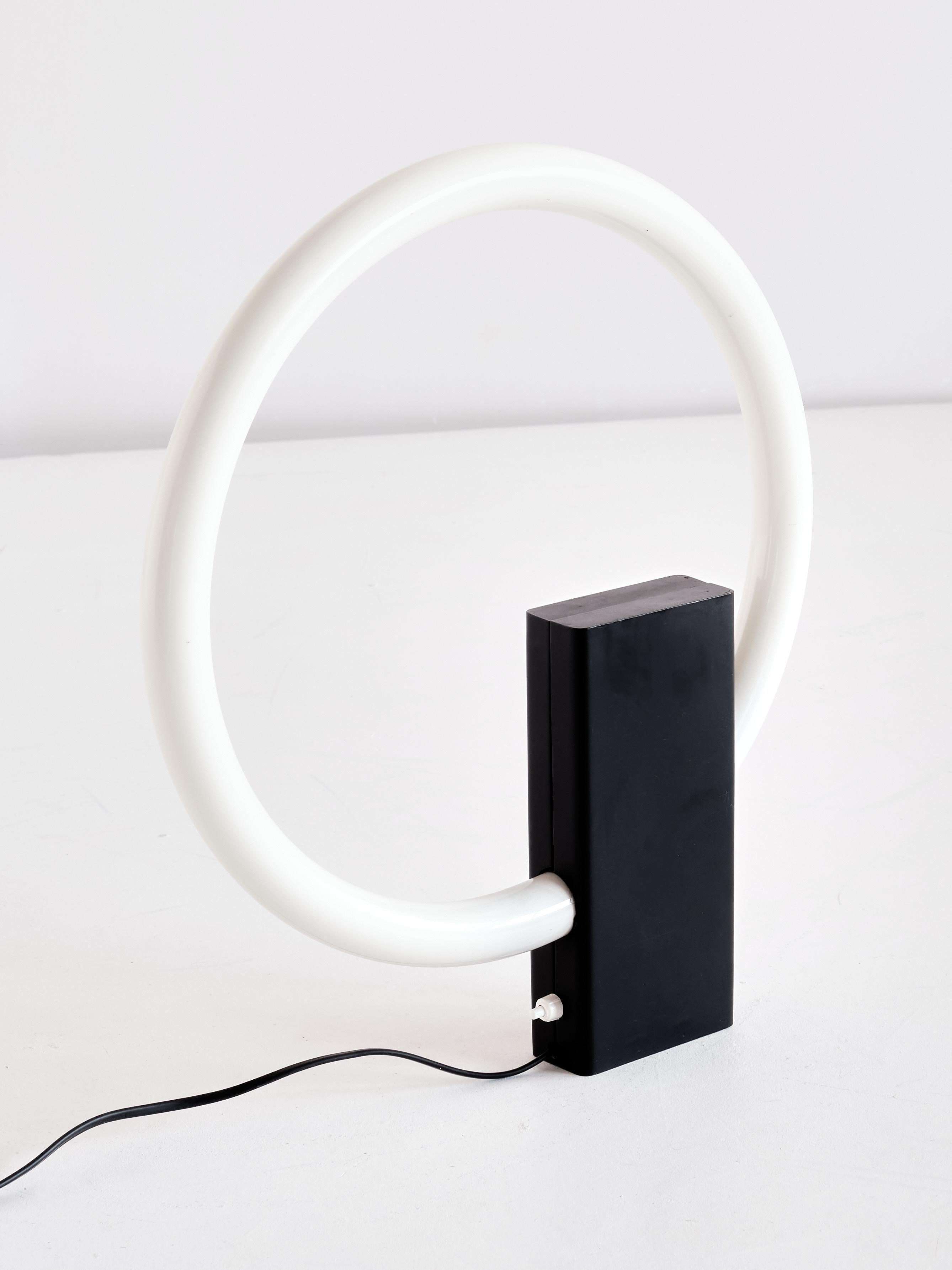 Minimalist Circular Tube Table Lamp with Black Steel Base, Netherlands, 1970s In Good Condition For Sale In The Hague, NL