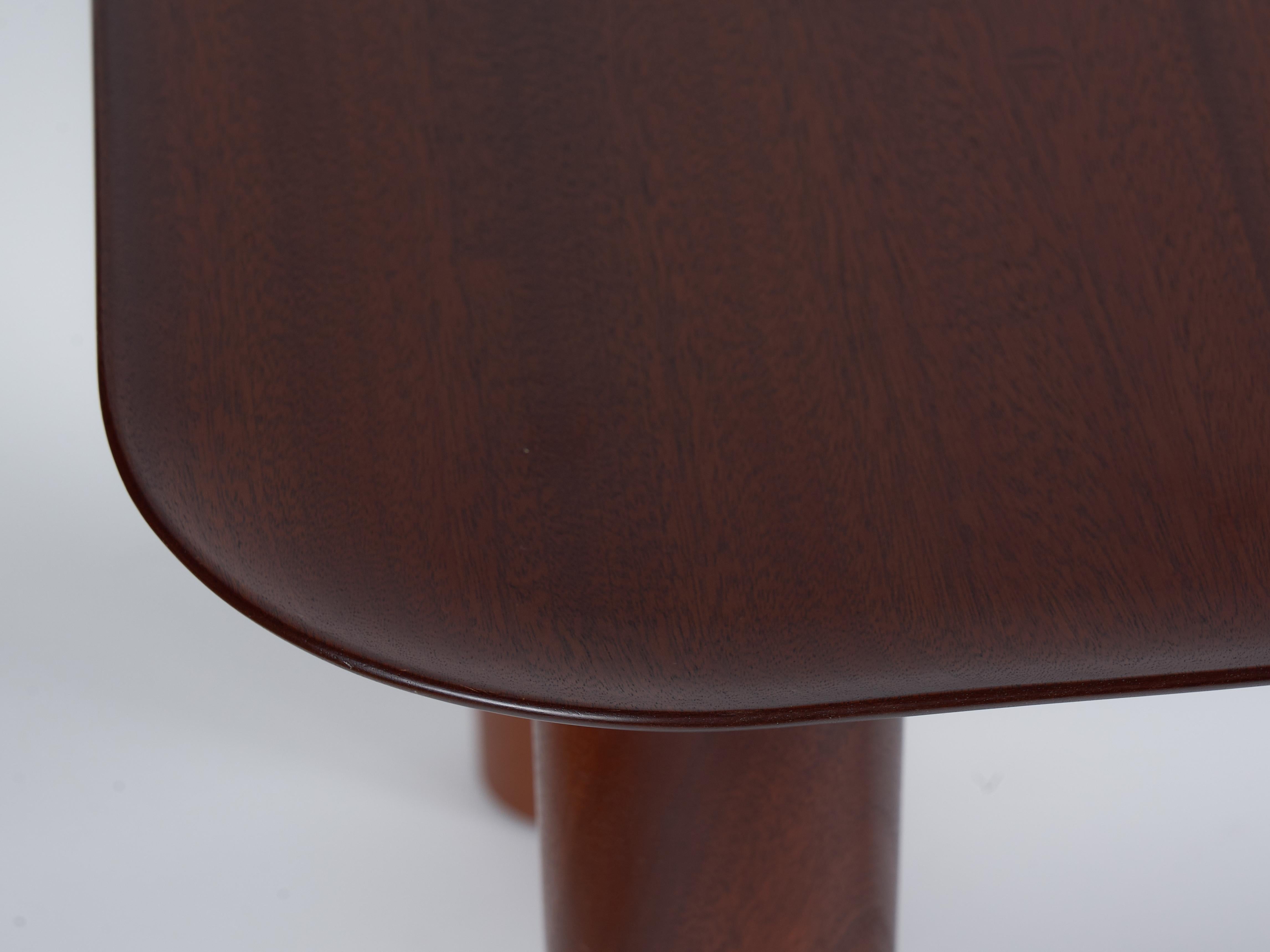 Mesa de centro minimalista de madera de sapeli por Val Khvan Moderno en venta