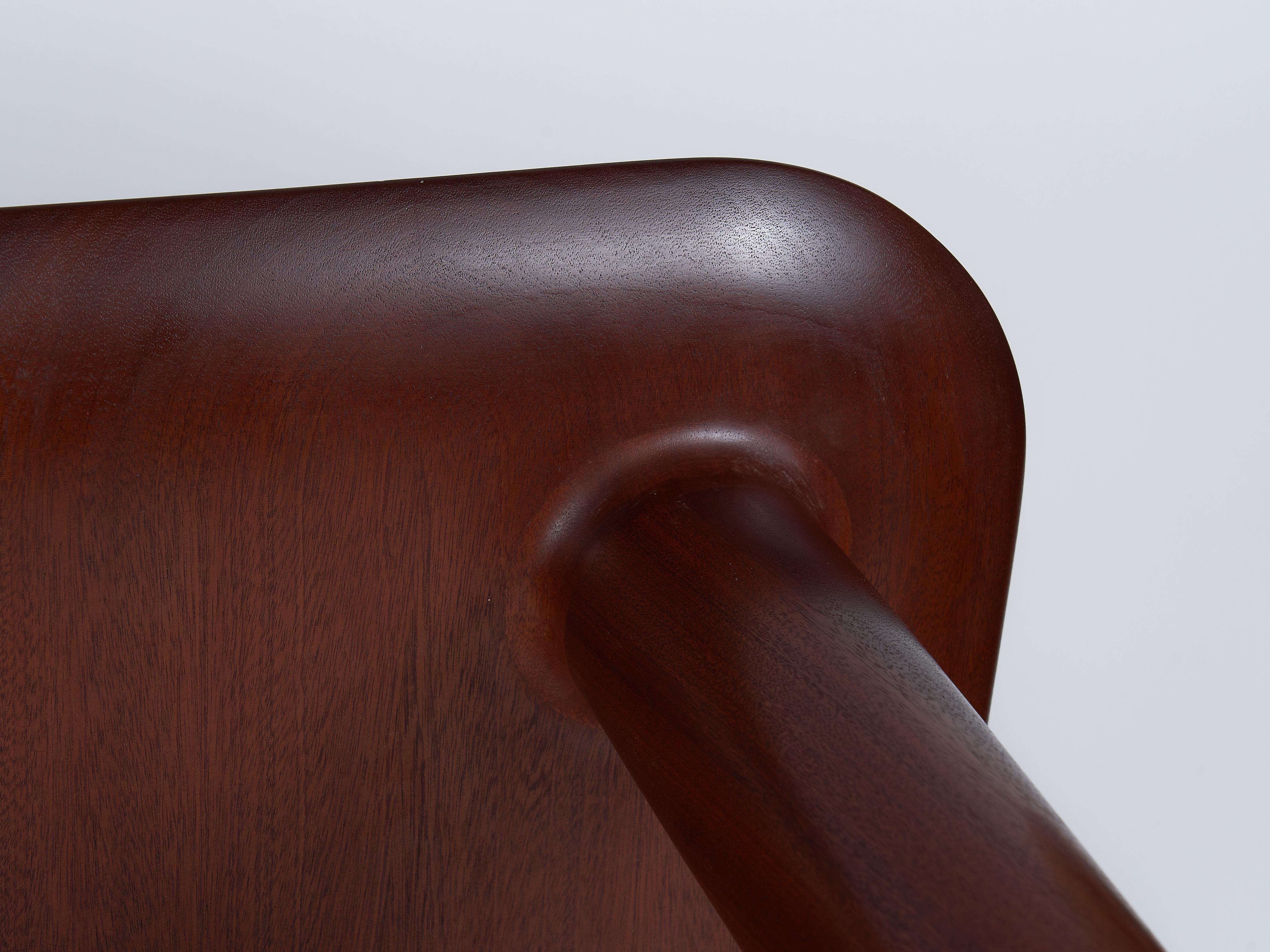 Mesa de centro minimalista de madera de sapeli por Val Khvan Siglo XXI y contemporáneo en venta