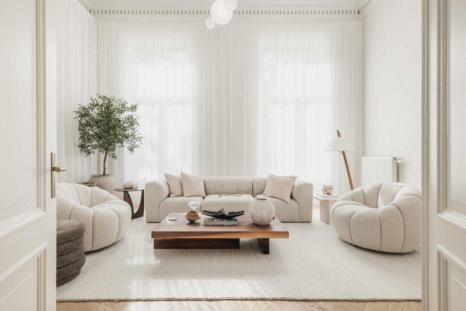Minimalistischer Couchtisch aus massiver europäischer Eiche – Hari von Mokko im Angebot 2