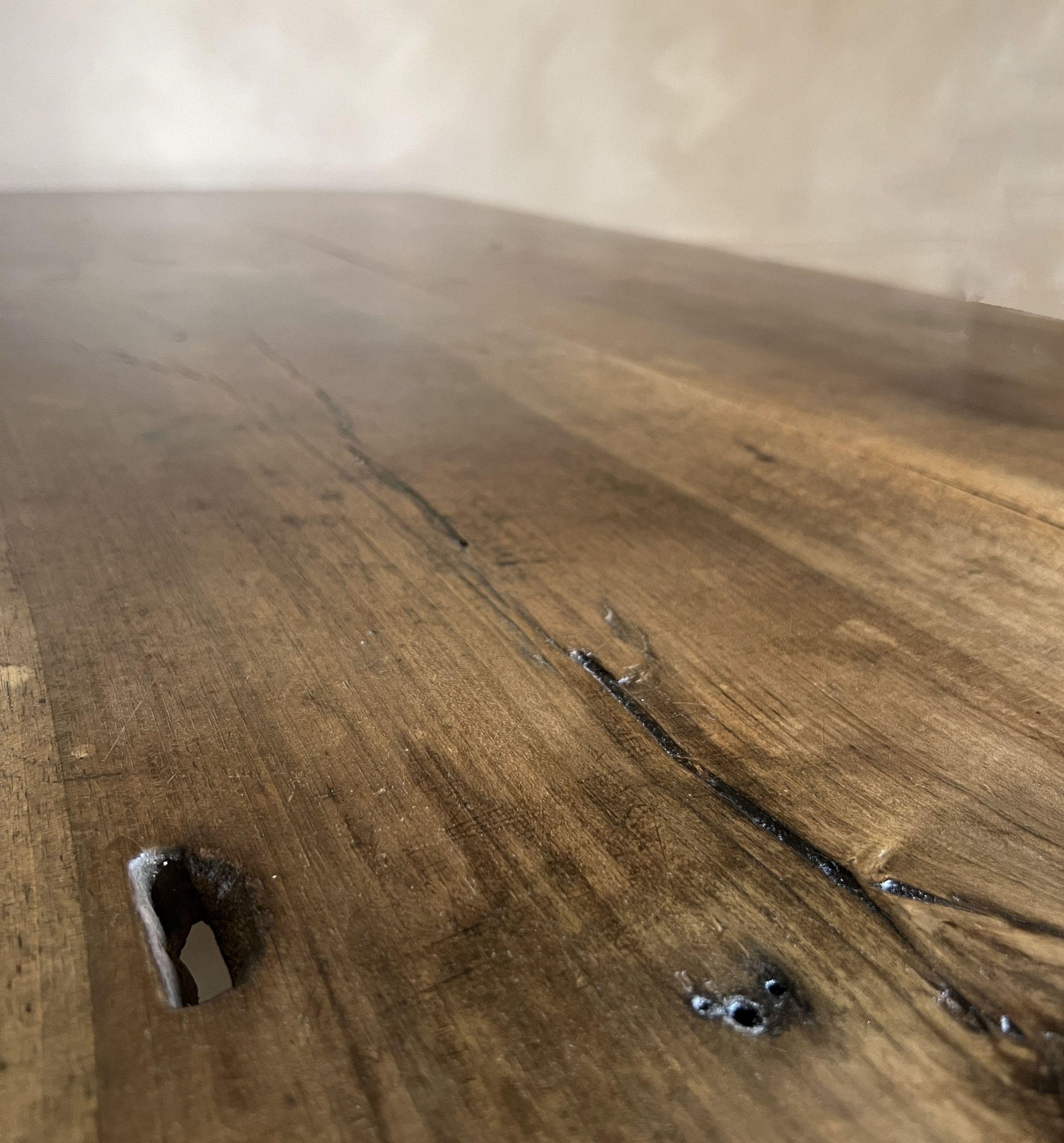 Table basse minimaliste en vieux noyer récupéré en vente 6
