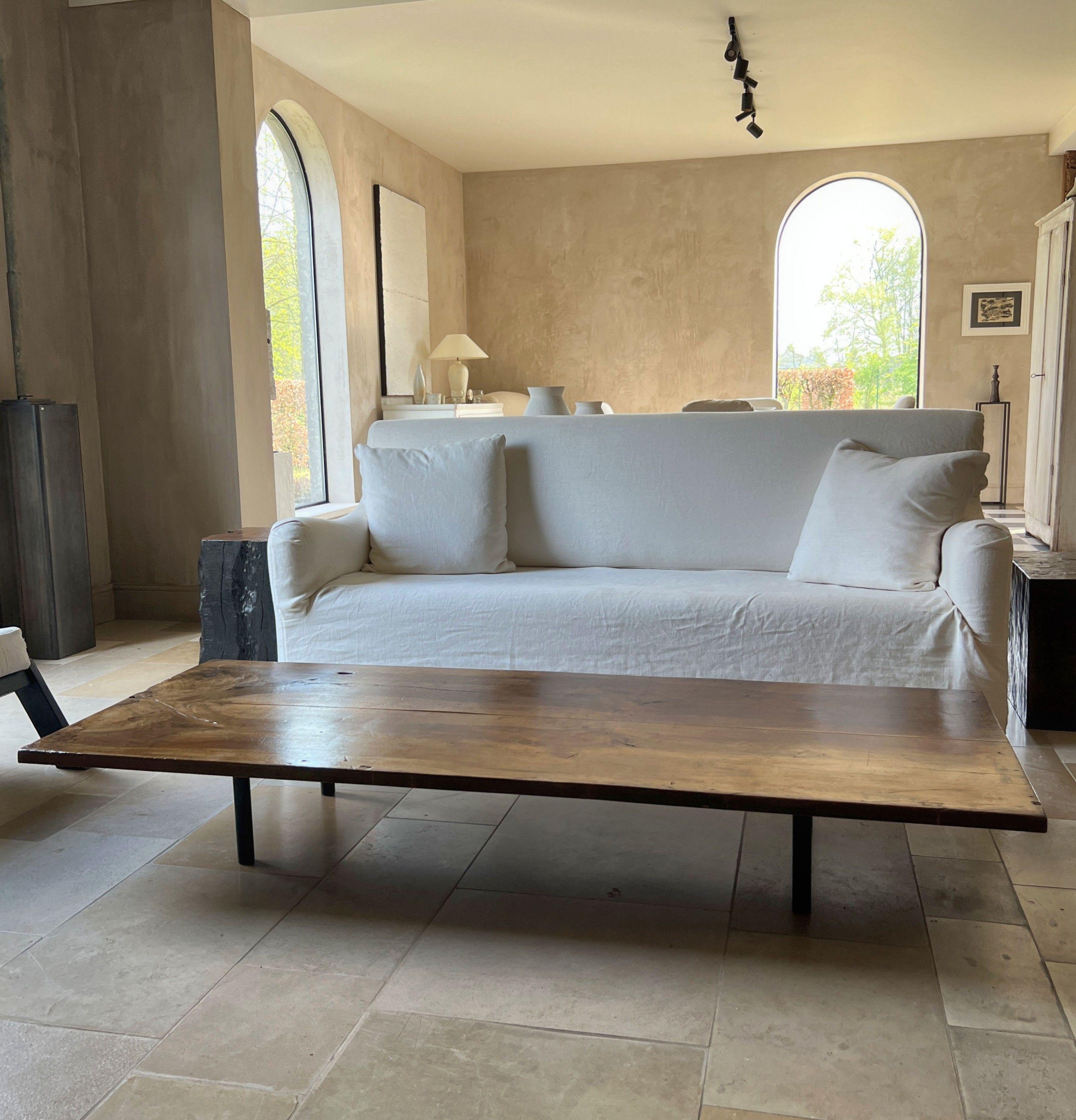 Table basse minimaliste en vieux noyer récupéré Bon état - En vente à Vosselaar, BE