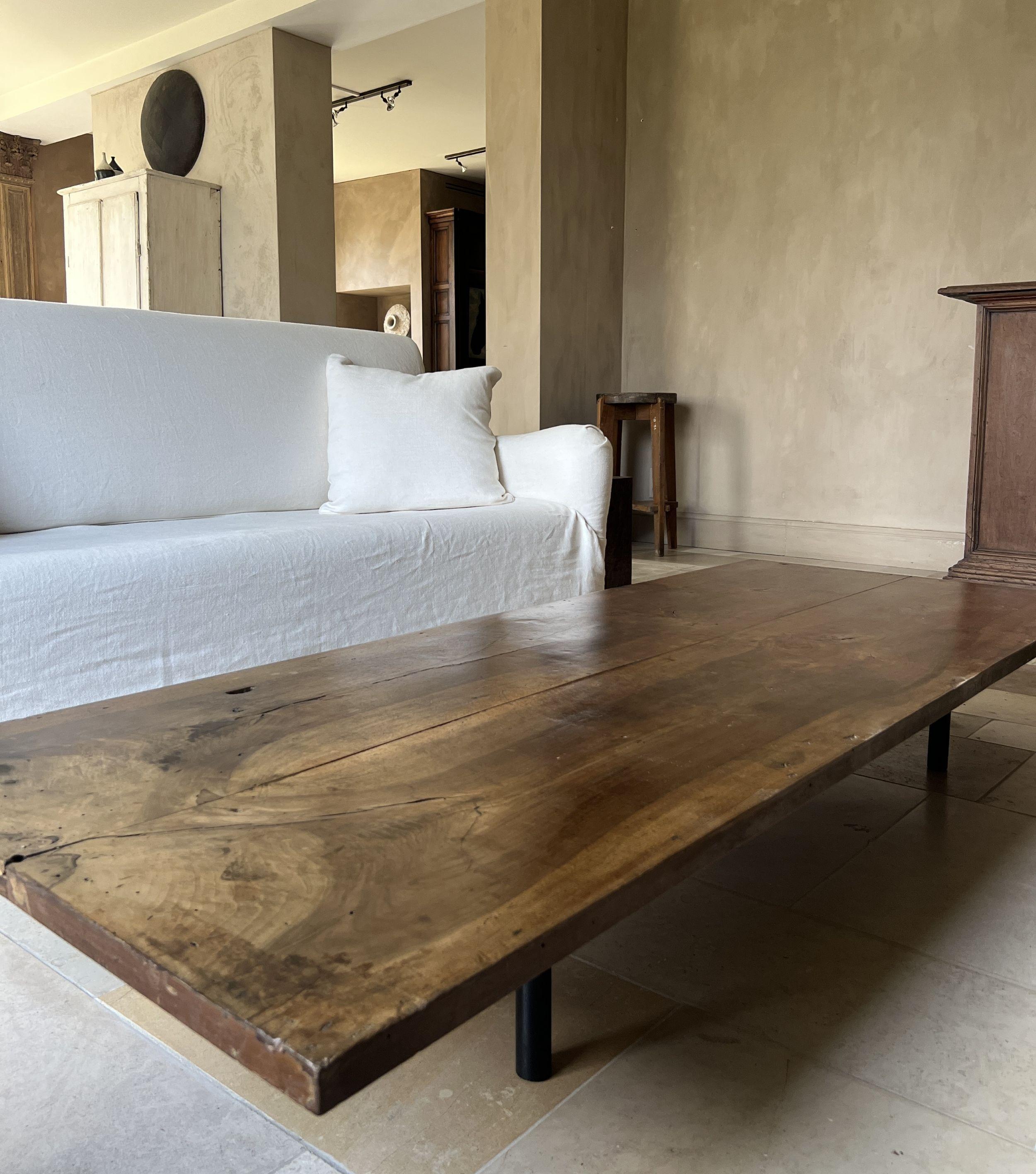XXIe siècle et contemporain Table basse minimaliste en vieux noyer récupéré en vente