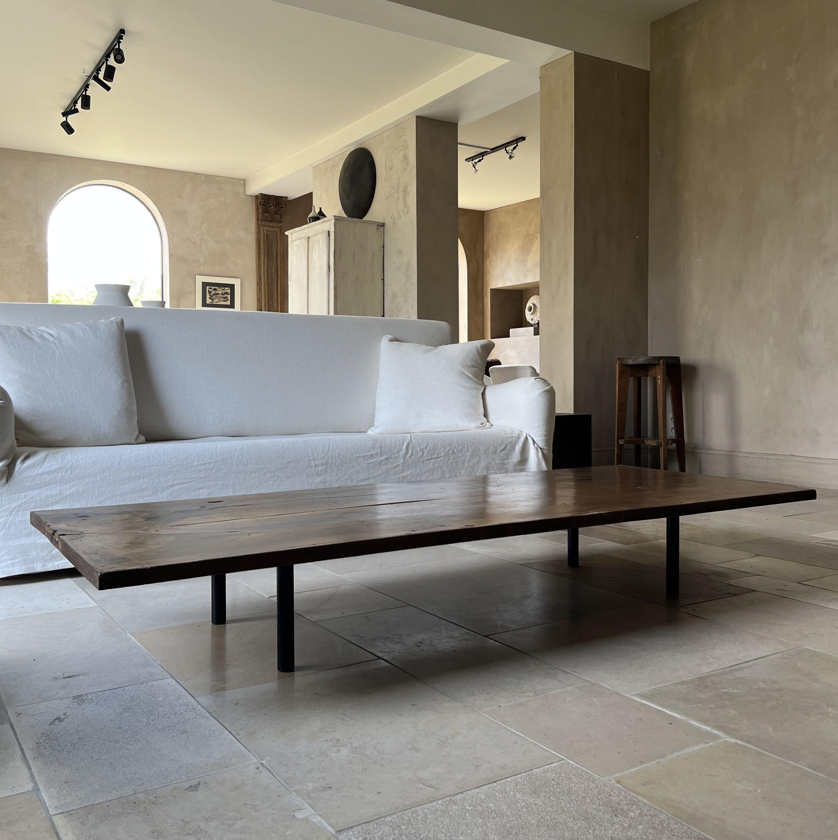 Fer Table basse minimaliste en vieux noyer récupéré en vente