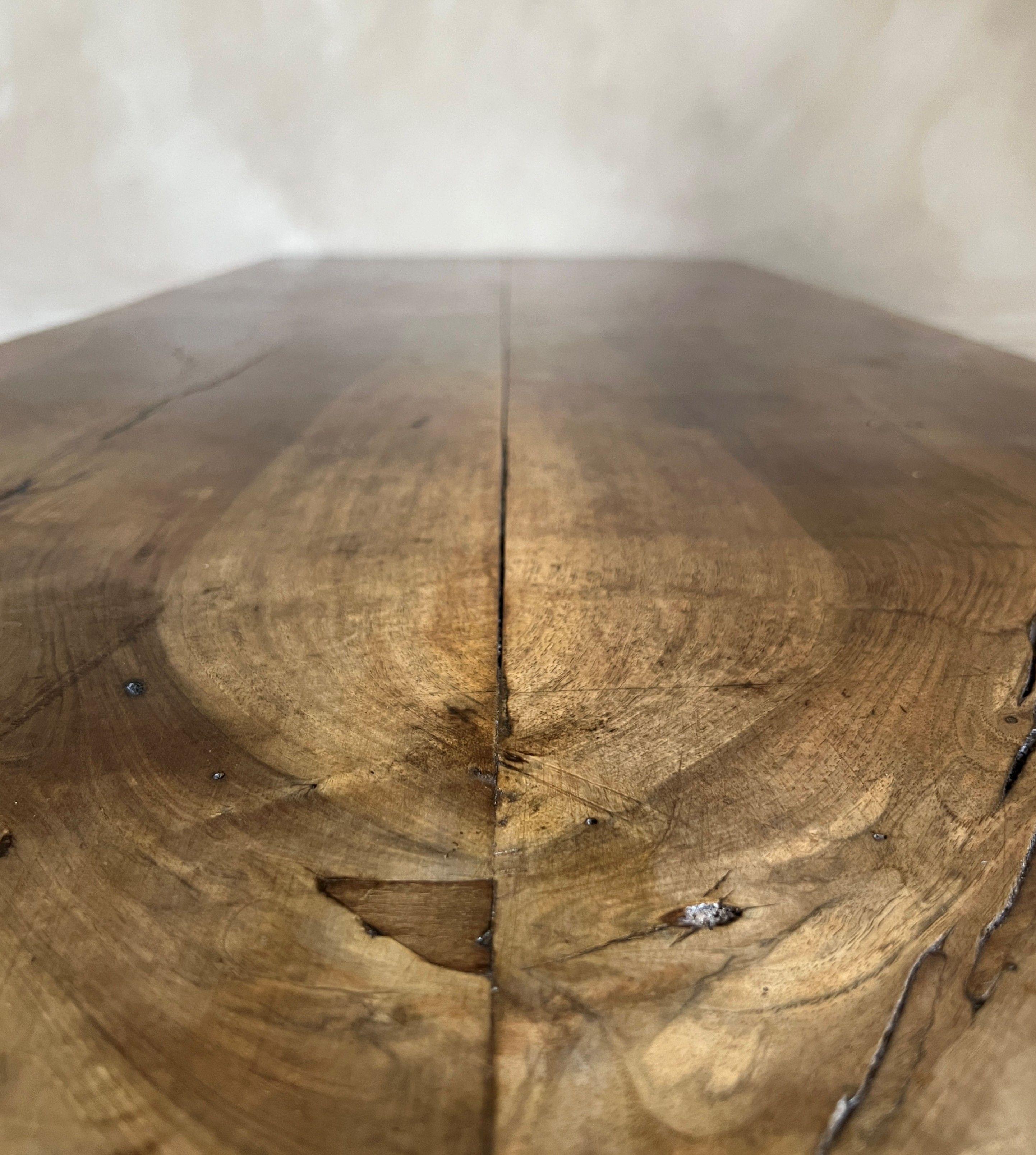 Table basse minimaliste en vieux noyer récupéré en vente 2