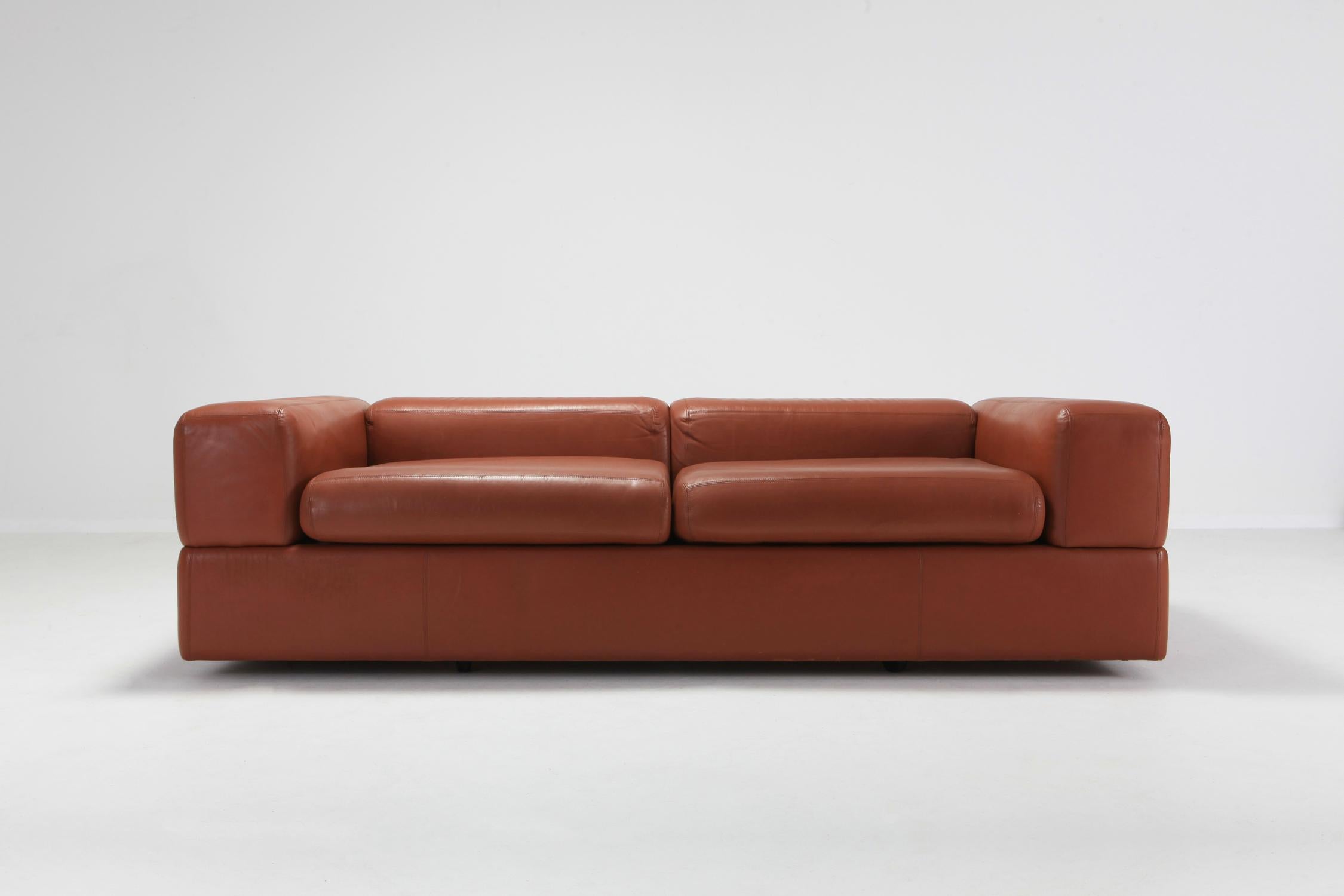 Minimalist Cognac Leather Sofa by Tito Agnoli for Cinova (Italienisch)