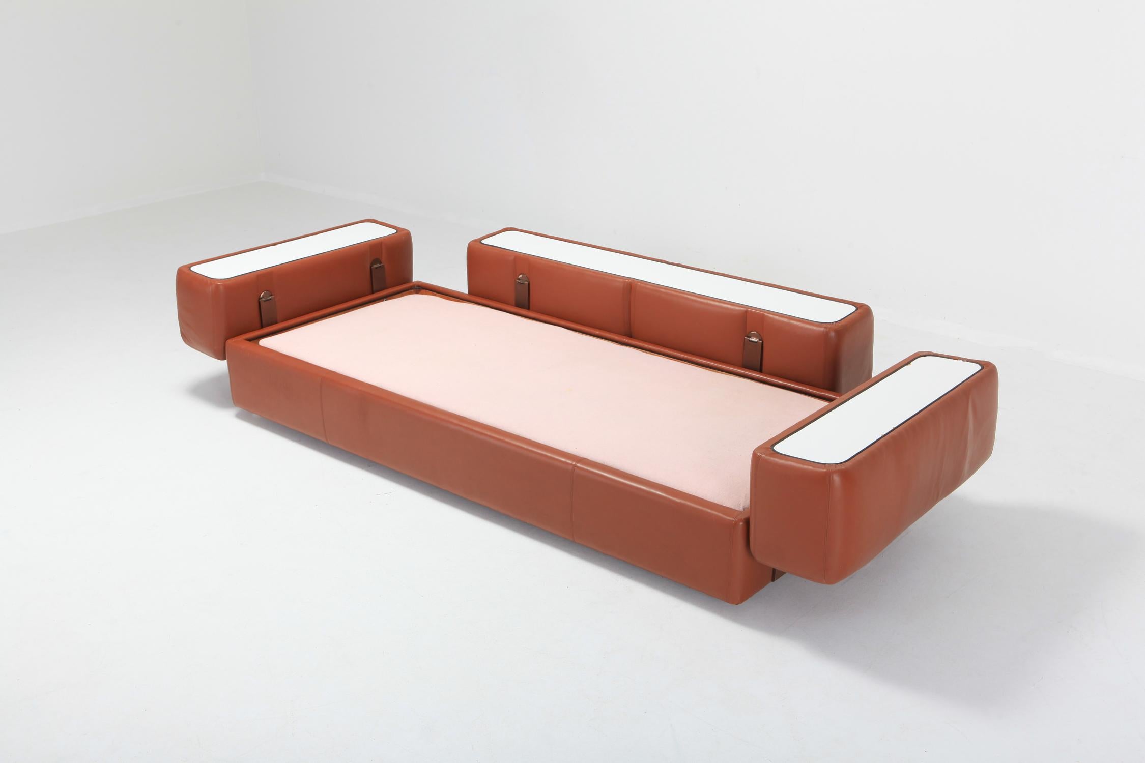 Minimalist Cognac Leather Sofa by Tito Agnoli for Cinova (20. Jahrhundert)