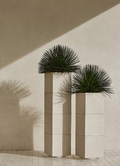 Jardinera columna minimalista de hormigón, APOLLO IV de Sirak (altura alta)