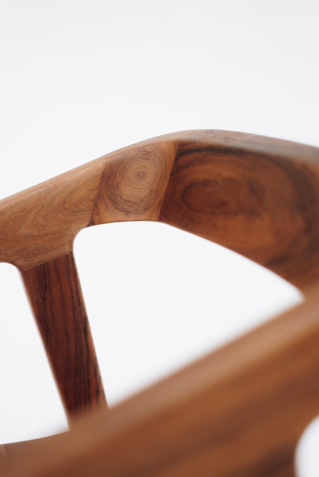 Handgefertigter Contemporary Dining Chair aus karibischem Nussbaum, auf Lager im Zustand „Neu“ im Angebot in PARQUE INDUSTRIAL OTHON P BLANCO, Quintana Roo
