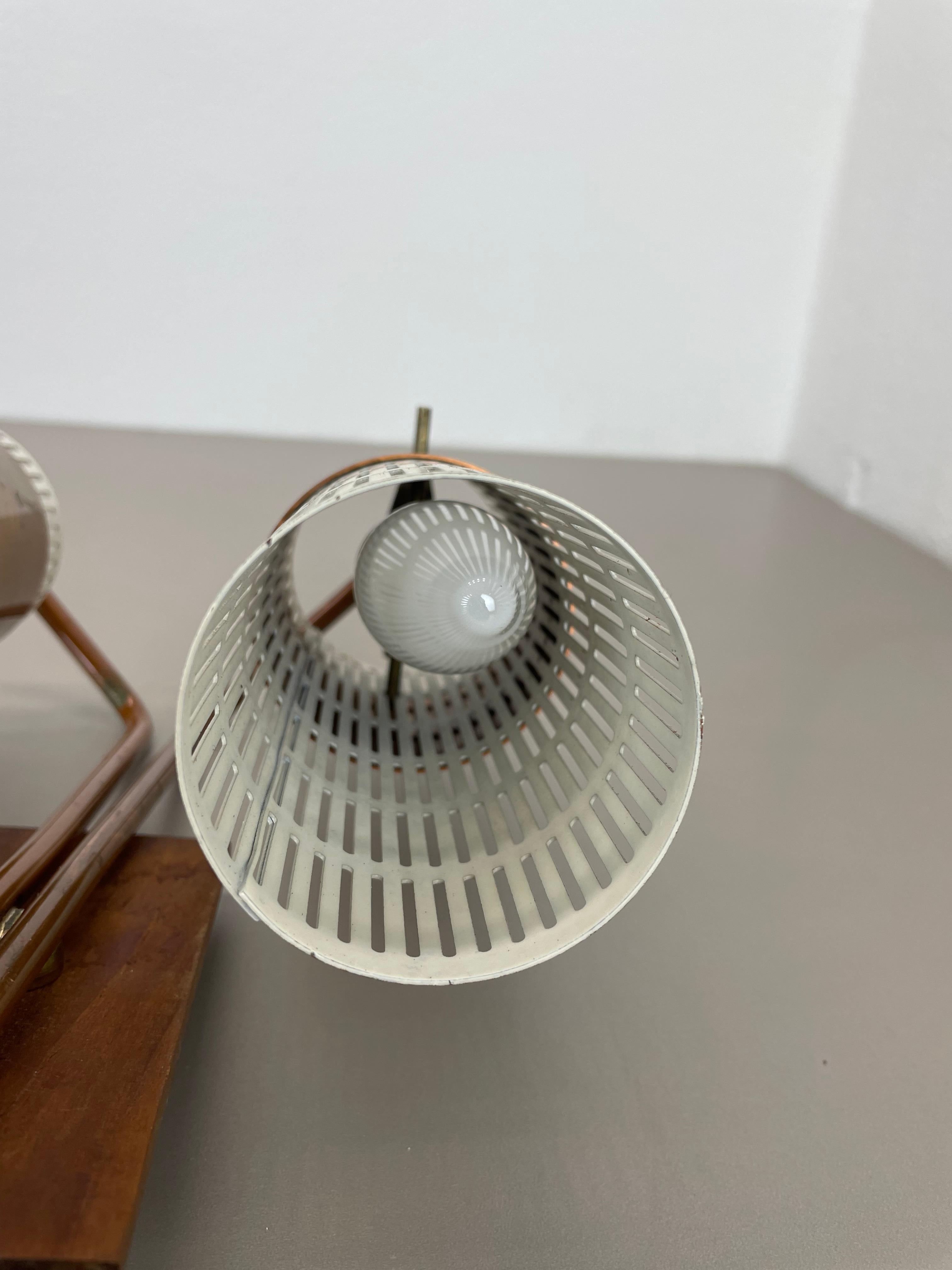 Applique minimaliste en cuivre et teck à trous, Danemark, 1970 en vente 3