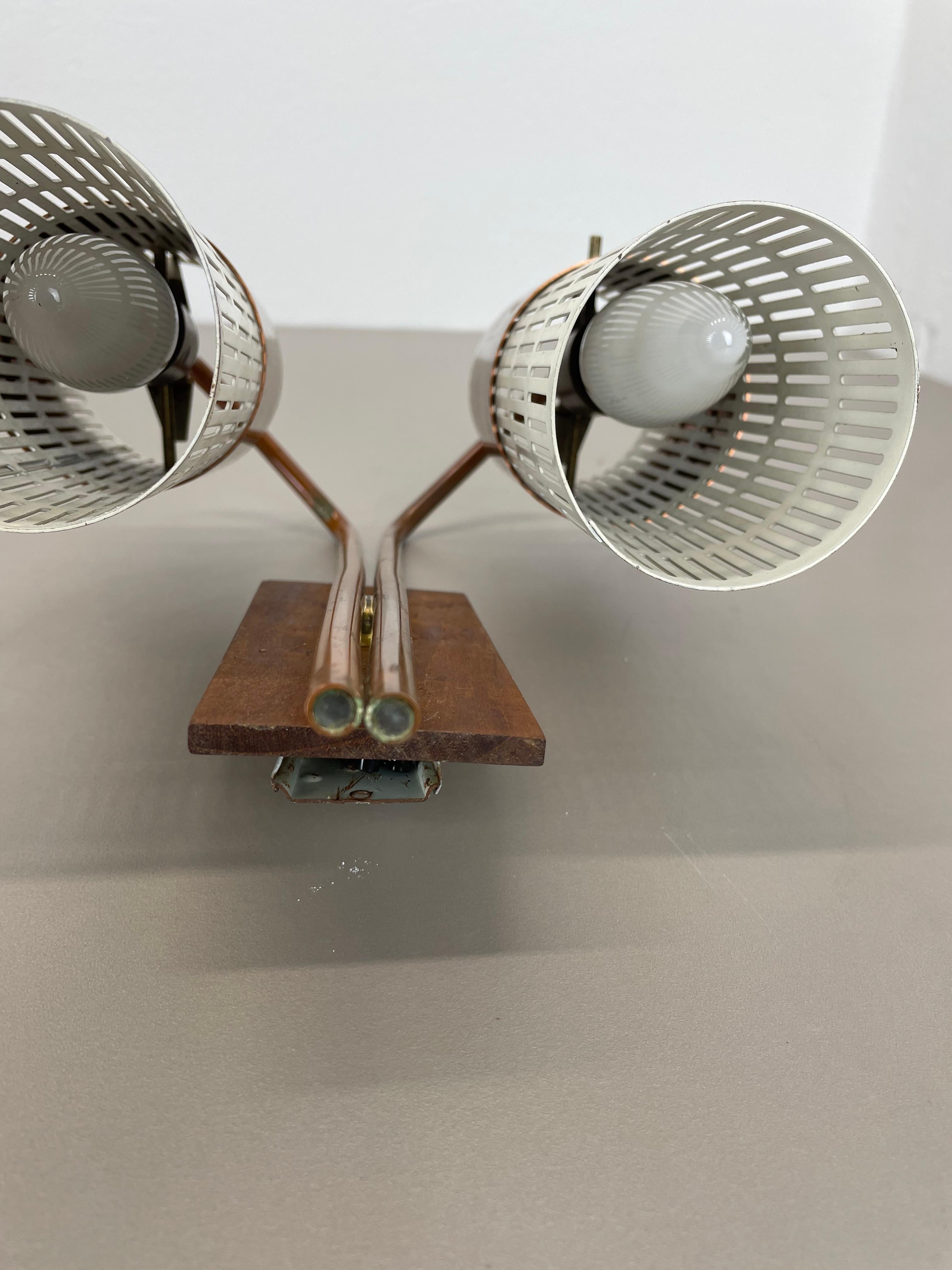 Applique minimaliste en cuivre et teck à trous, Danemark, 1970 en vente 4