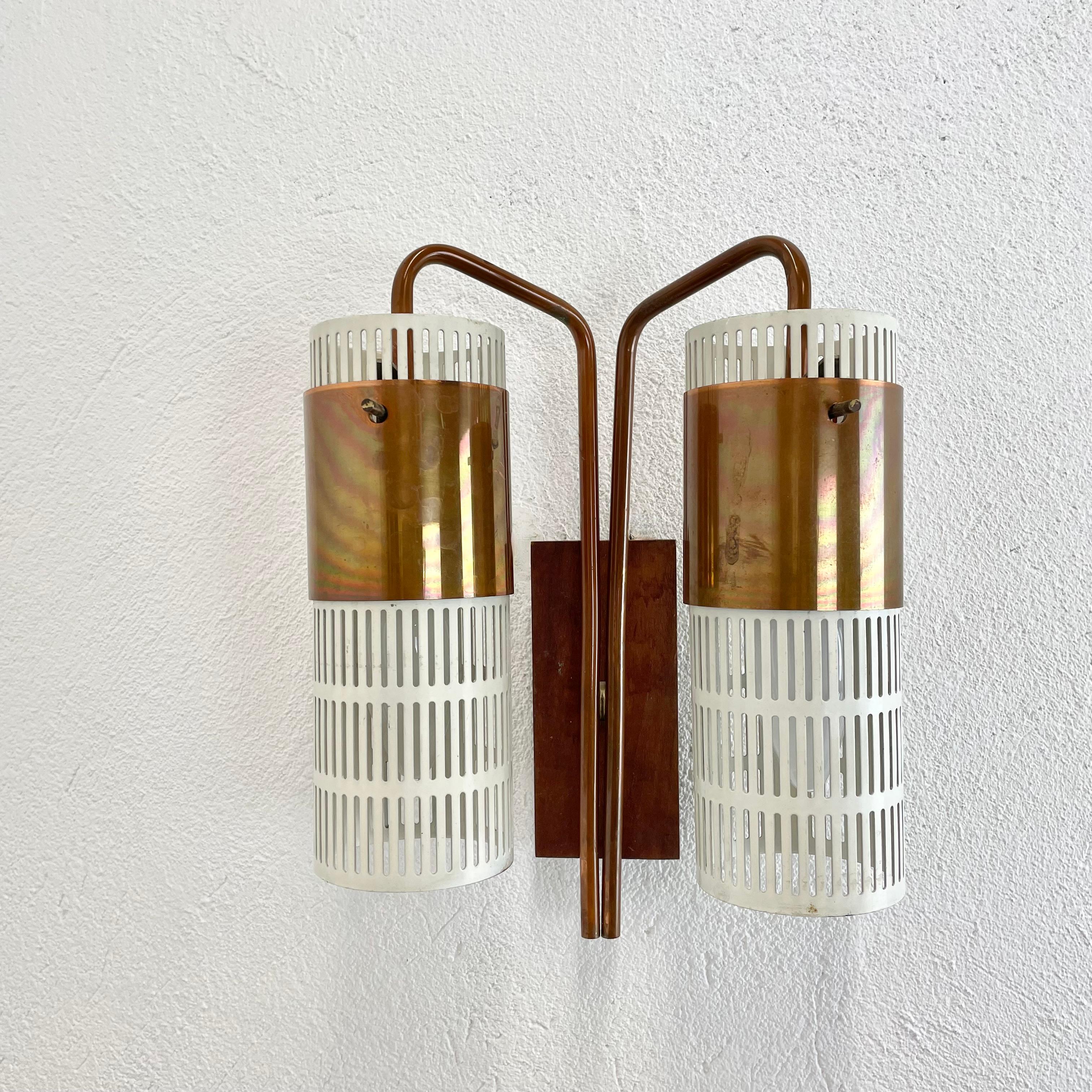Applique minimaliste en cuivre et teck à trous, Danemark, 1970 en vente 6