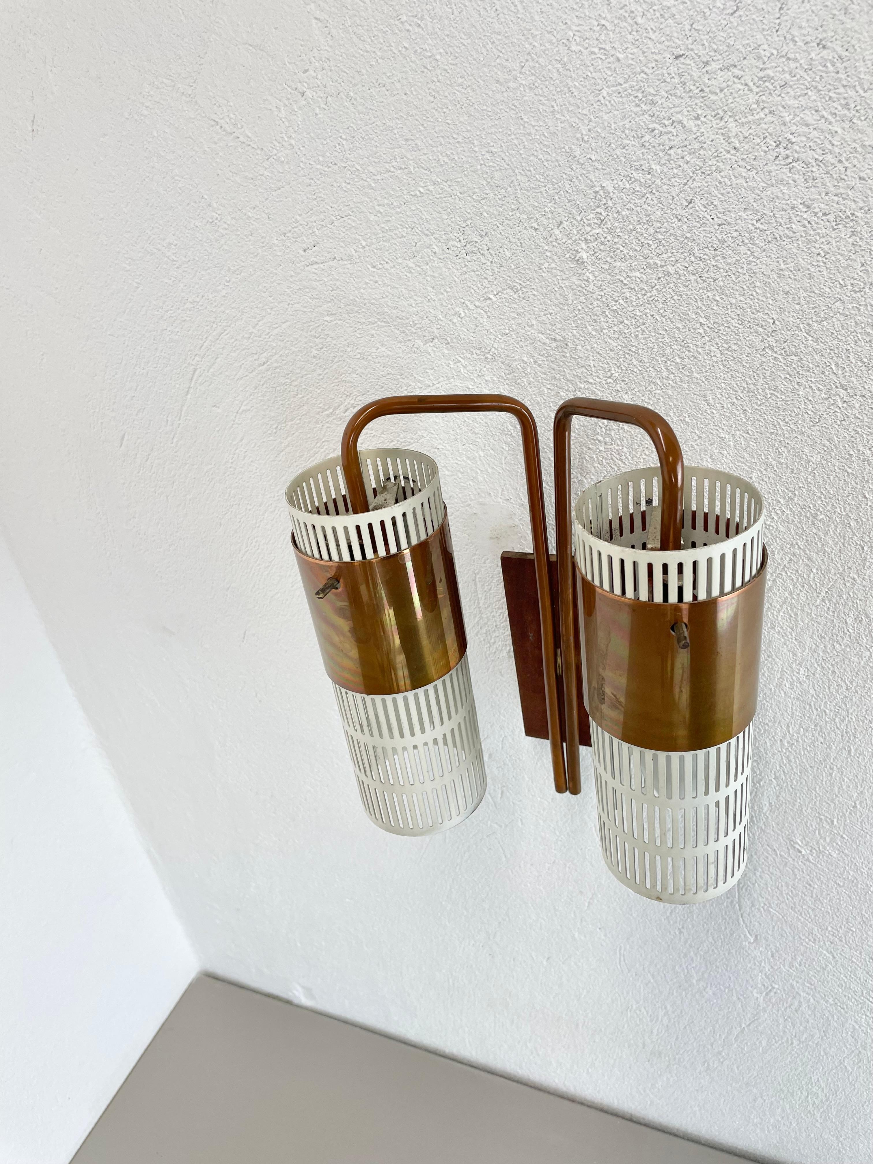Applique minimaliste en cuivre et teck à trous, Danemark, 1970 en vente 7