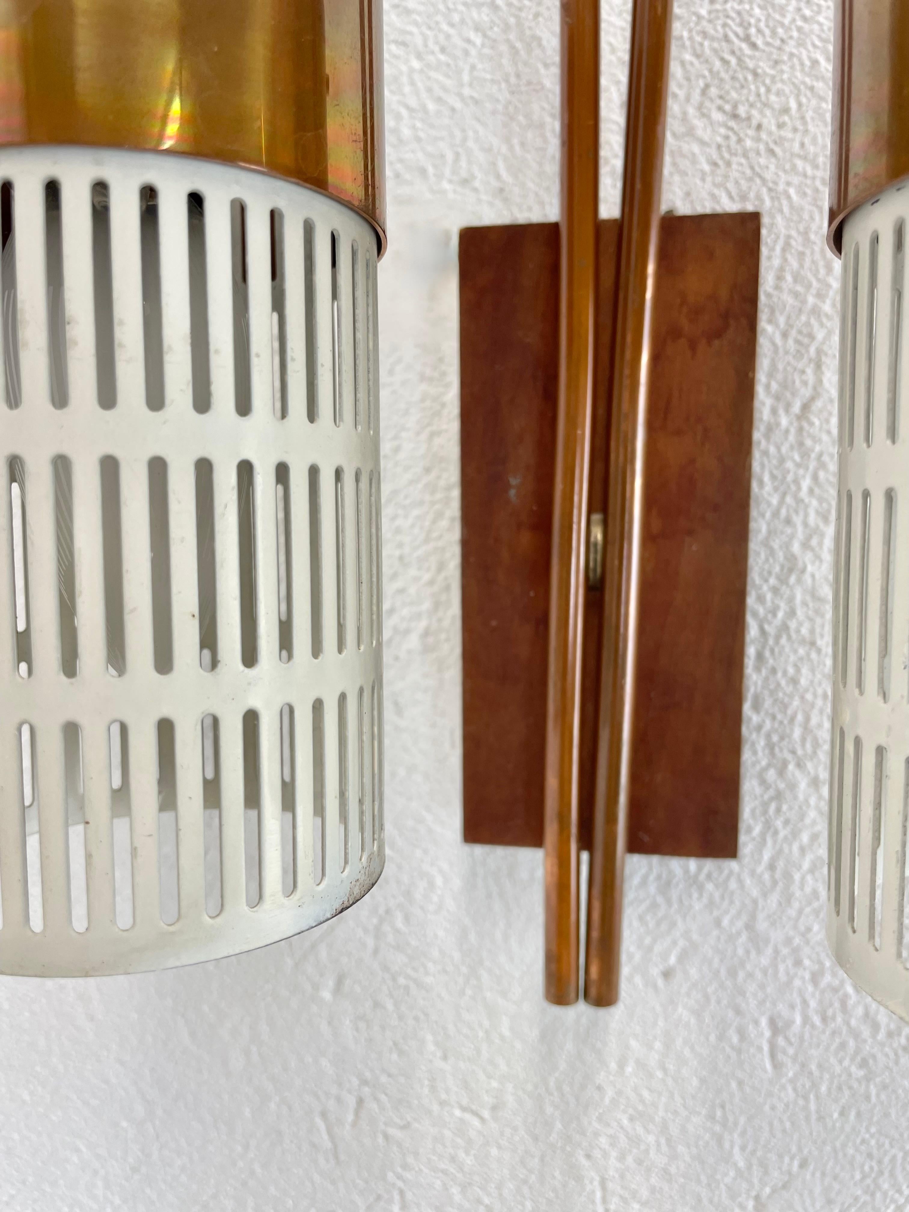 Applique minimaliste en cuivre et teck à trous, Danemark, 1970 en vente 11