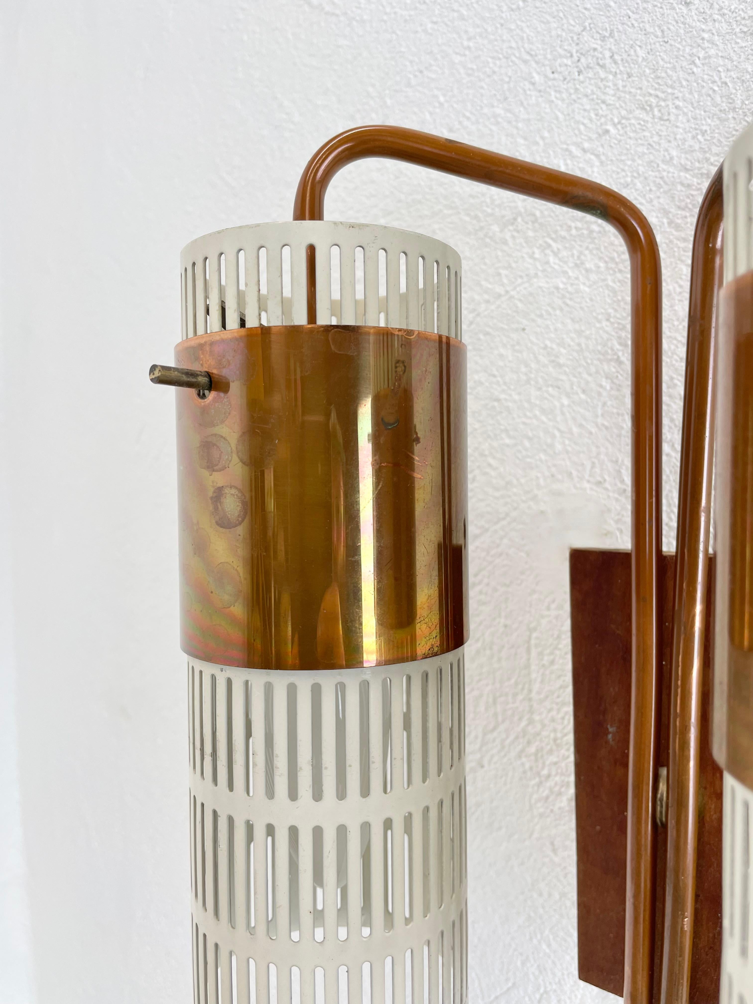Applique minimaliste en cuivre et teck à trous, Danemark, 1970 en vente 12