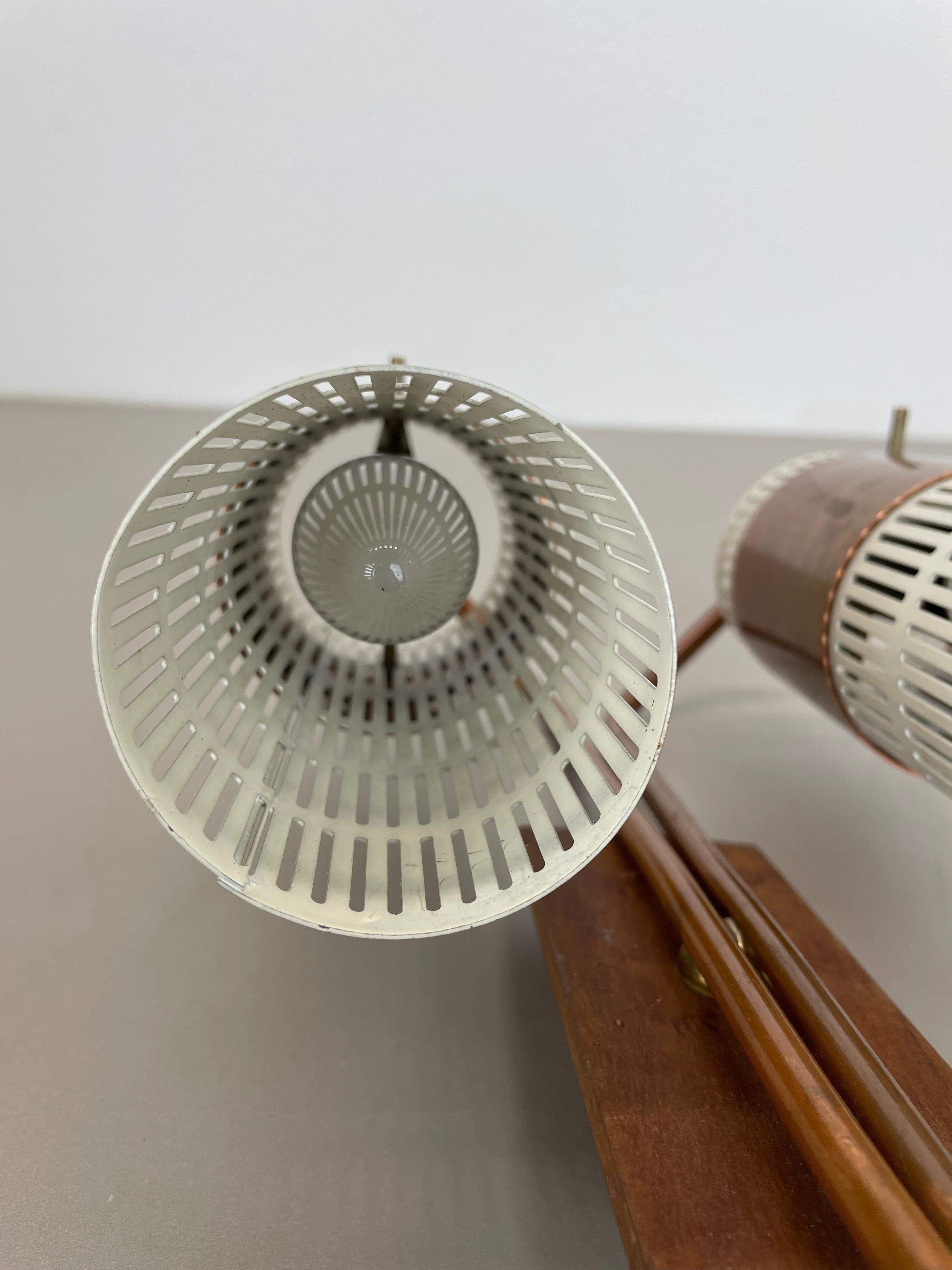 Applique minimaliste en cuivre et teck à trous, Danemark, 1970 en vente 2