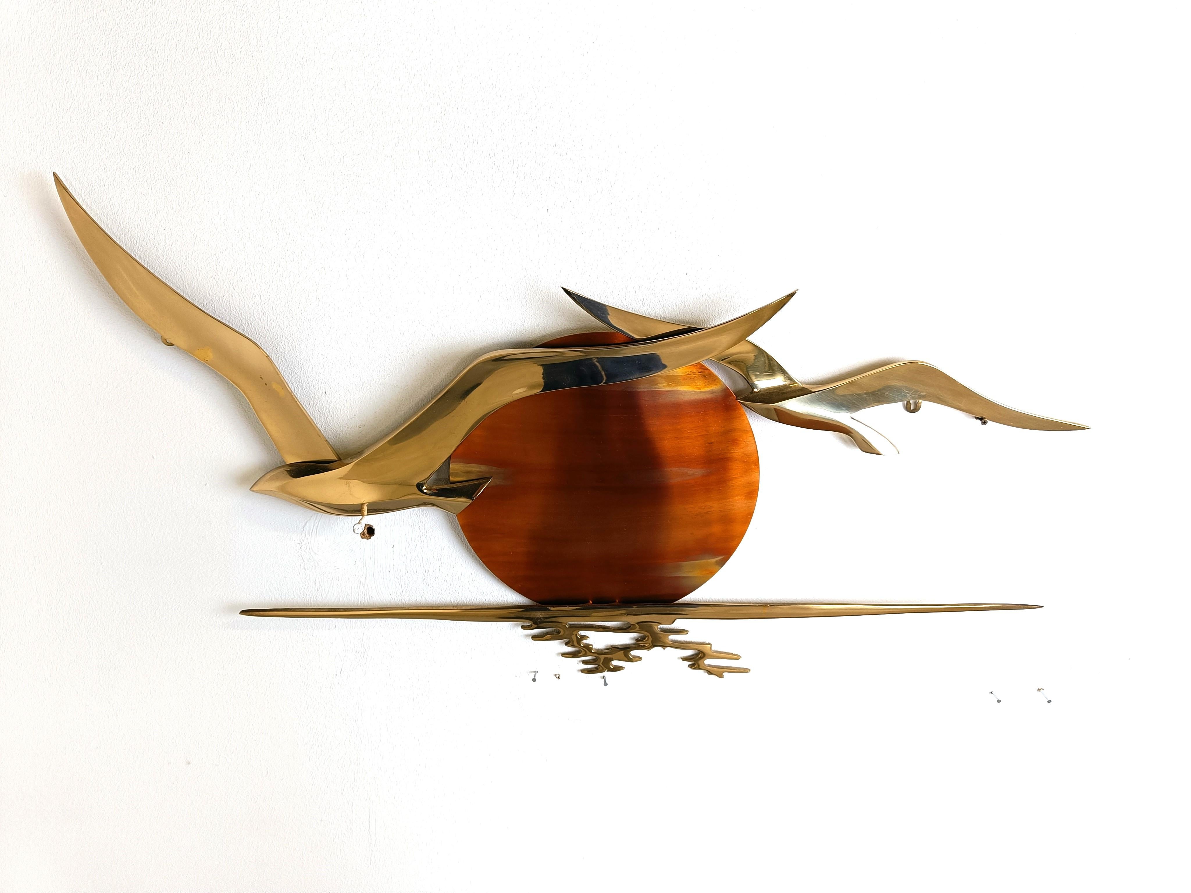 Mid century copper bird sculptures flying birds over the water with a sunset.

Very decorative wall sculpture. 

1970s - Belgium

Dimensions:
Height: 40cm
Width 80cm

Ref.: 201342

