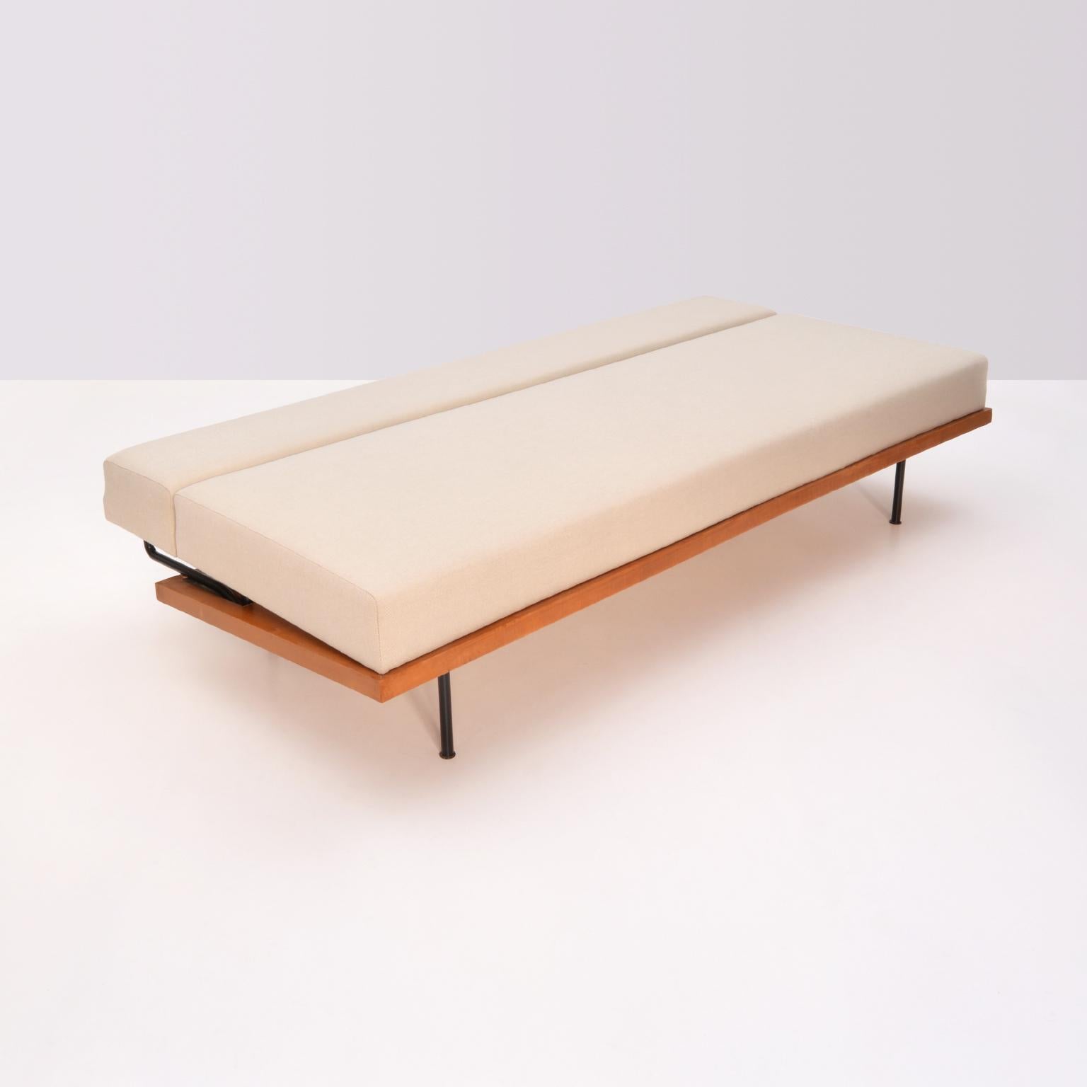 Mid-20th Century Minimalist Couch/Daybed by Florence Knoll, Wooden Frame, Reupholstered, ca. 1960