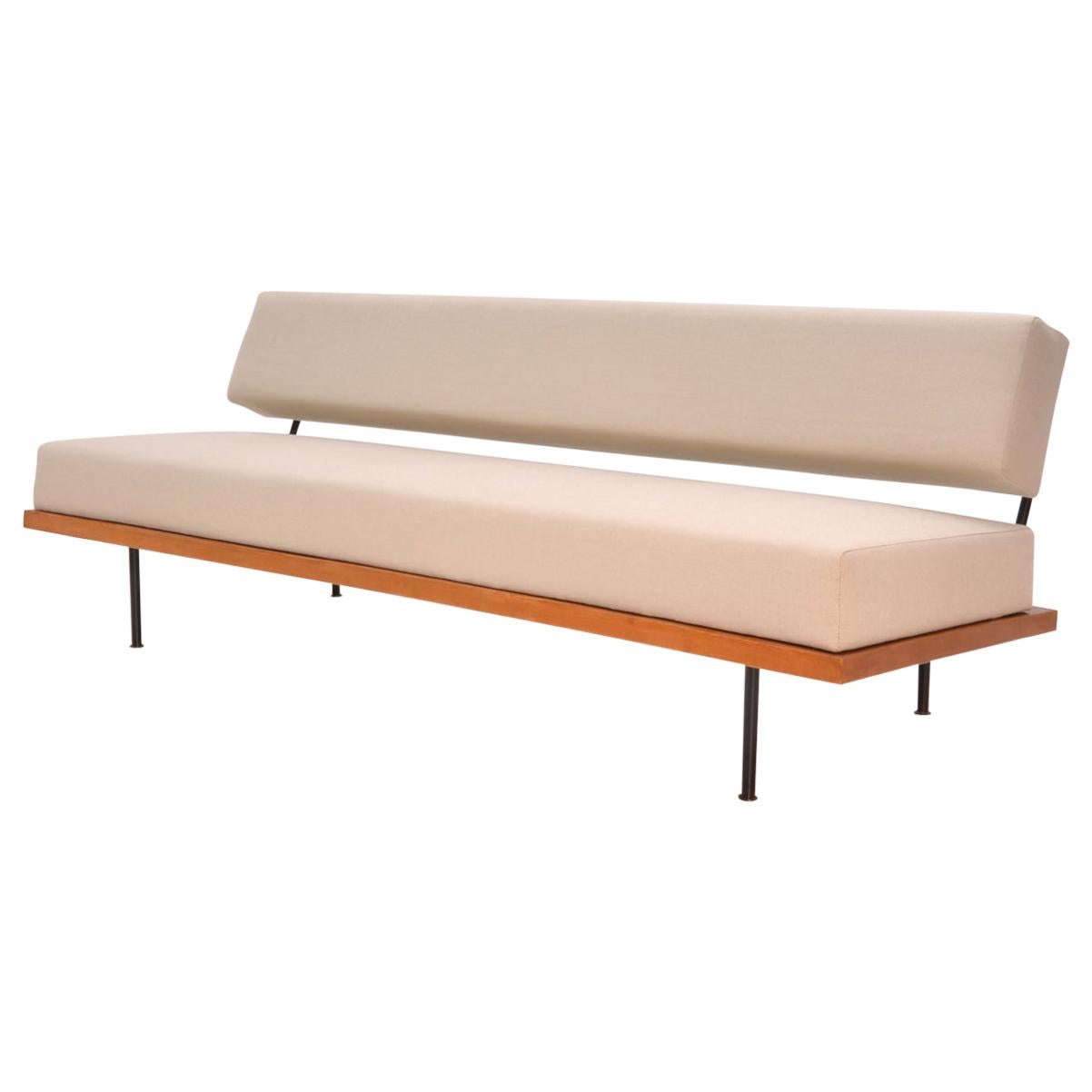 Minimalist Couch/Daybed by Florence Knoll, Wooden Frame, Reupholstered, ca. 1960