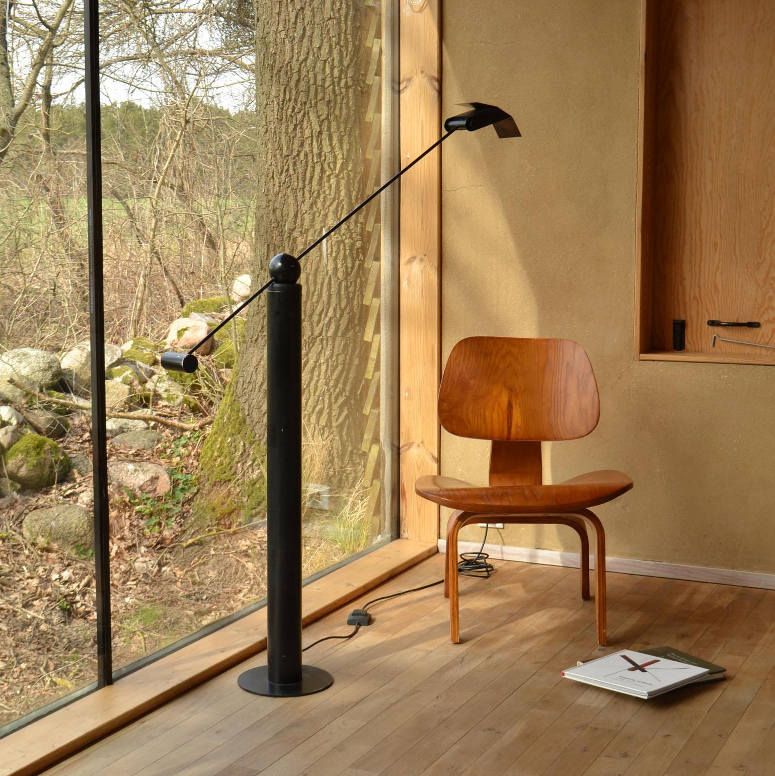 Minimalist Counterbalance Black Floor Lamp Attributed to Swiss Baltensweiler For Sale 10