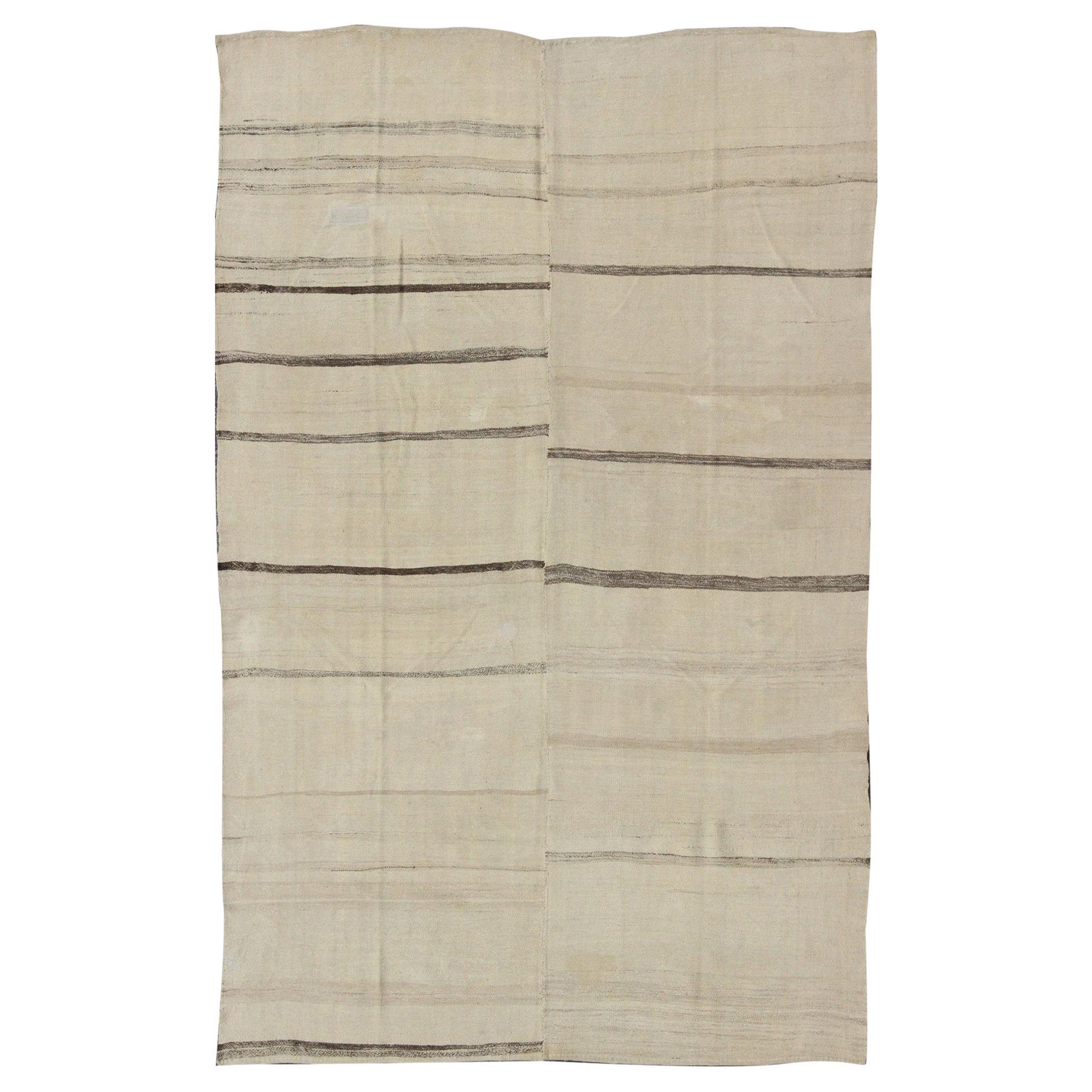 Minimalista Rug & Kilim turco vintage color crema composto da due pannelli uniti