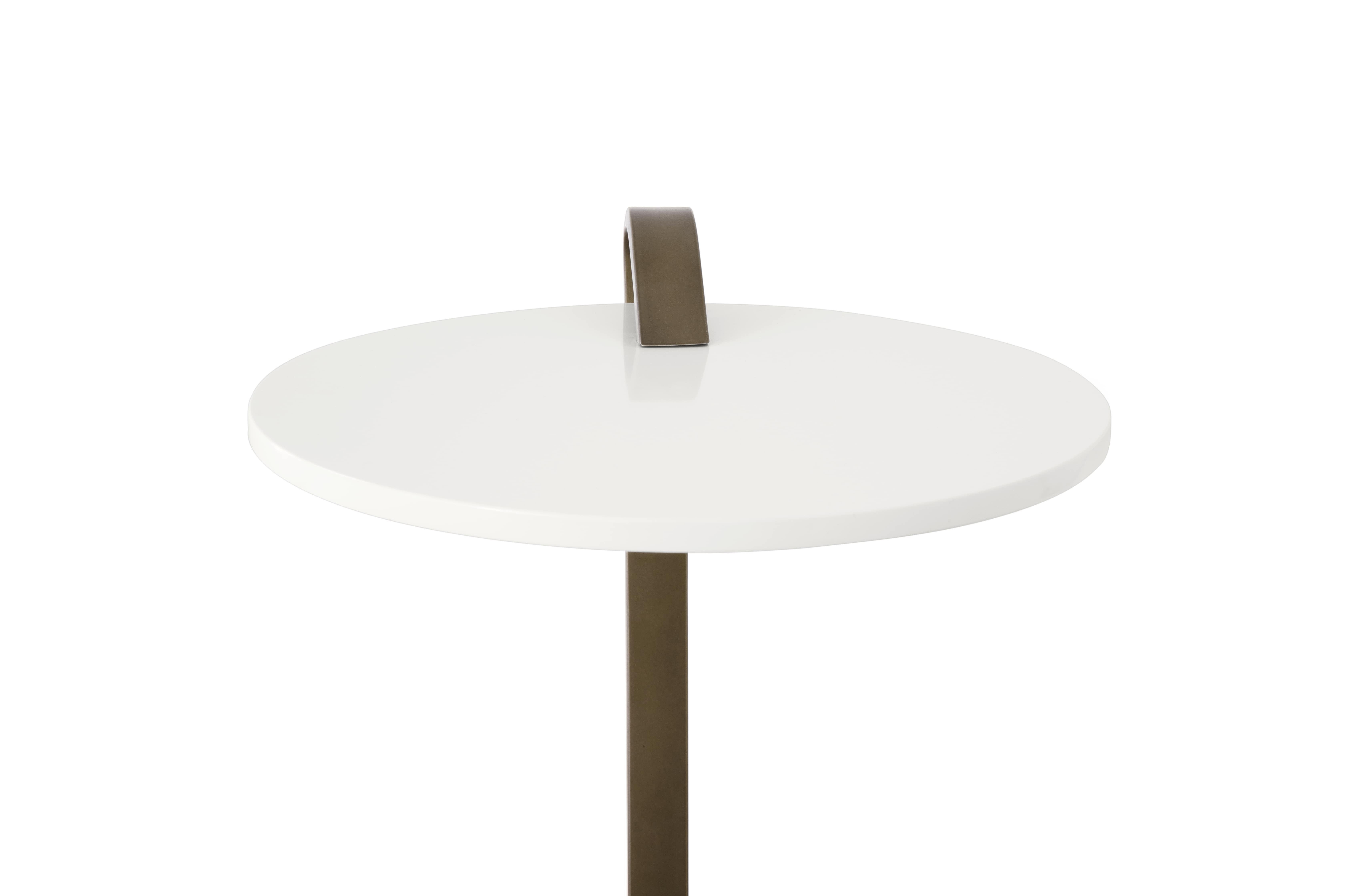 Minimalist Cream Glossy Lacquer Cutty Side Table by Caffe Latte In New Condition For Sale In New York, NY