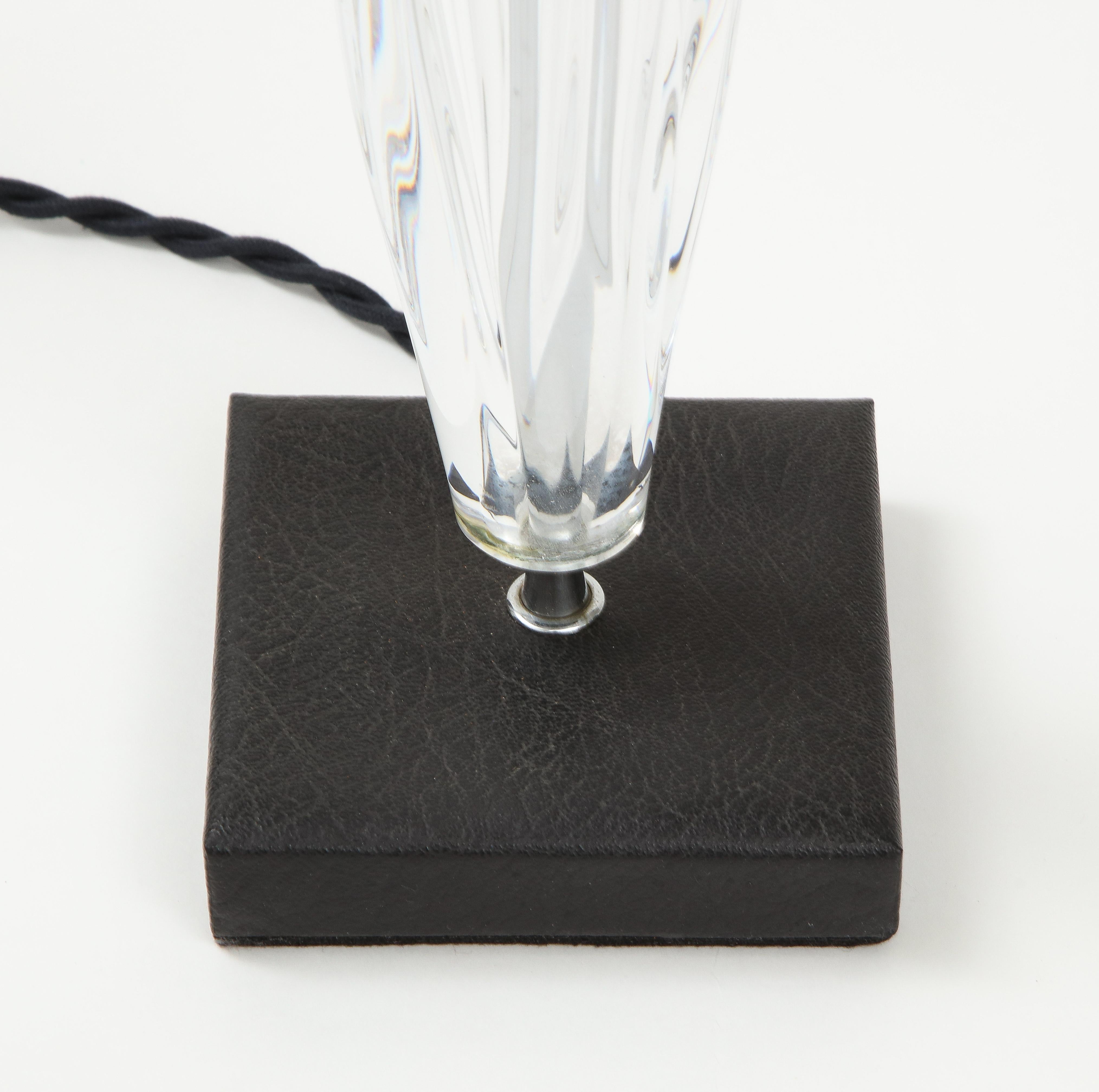 Français Lampe de bureau minimaliste en cristal de Daum Nancy, France, années 1960 en vente