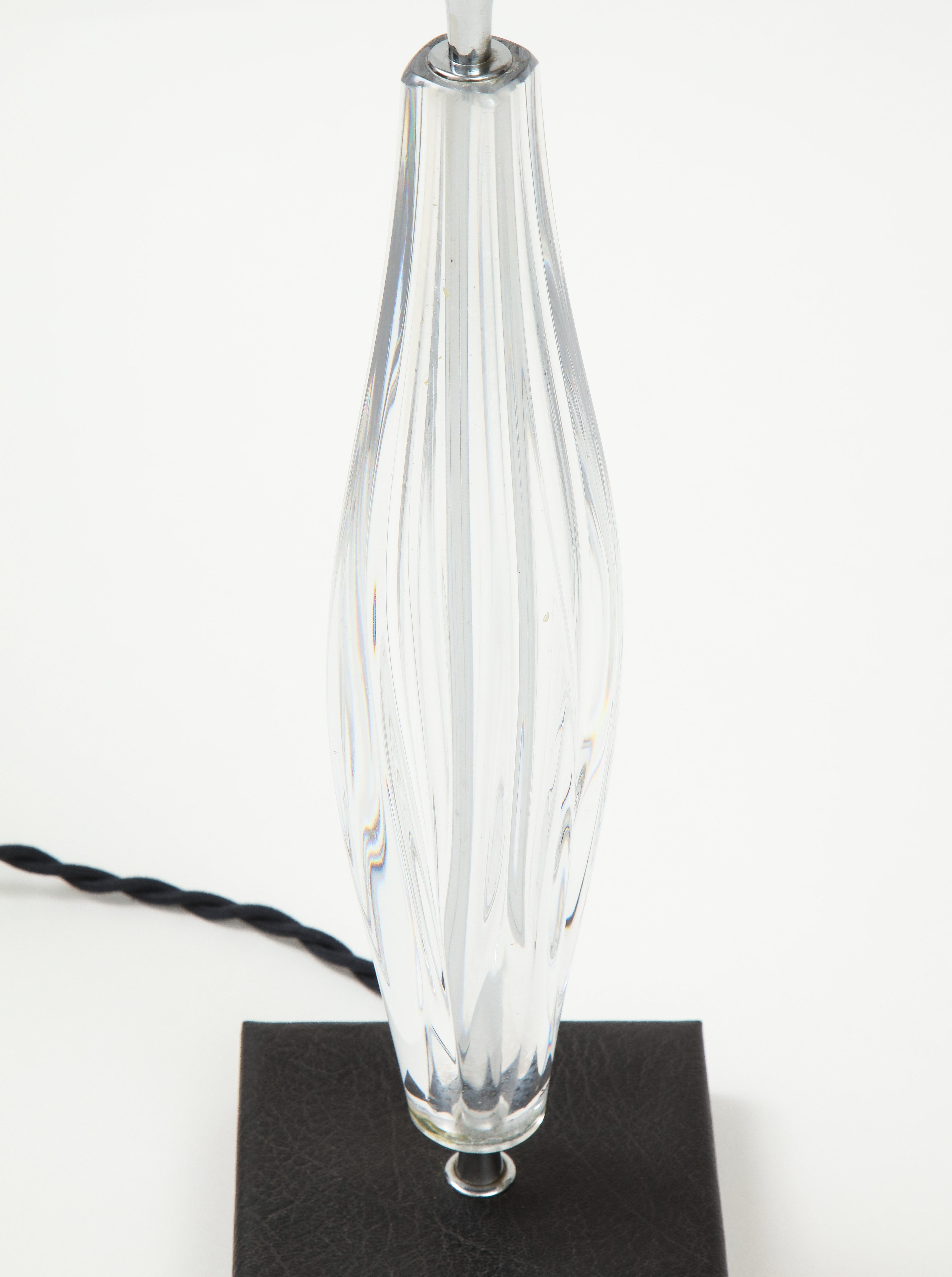 Minimalist Crystal Table Lamp by Daum Nancy, France, 1960's In Good Condition For Sale In New York, NY