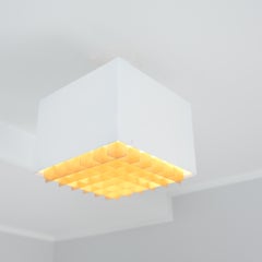 Minimalistischer kubischer Flusssockel, Paavo Tynell Model H2-57, Weiß & Gold, Idman 1980er