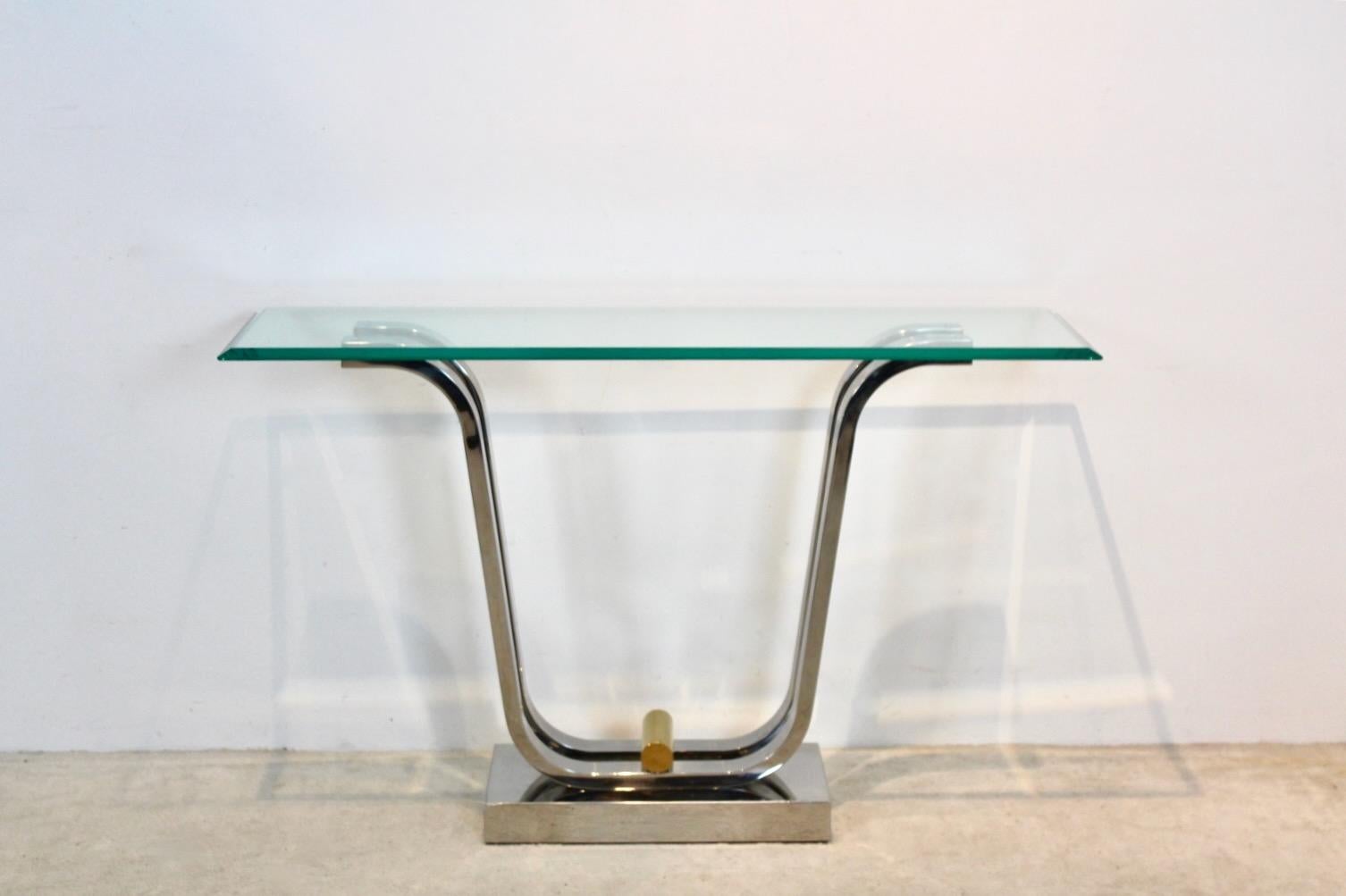 Minimalistischer Konsolentisch aus geschwungenem Edelstahl, Messing und Glas (Deutsch) im Angebot