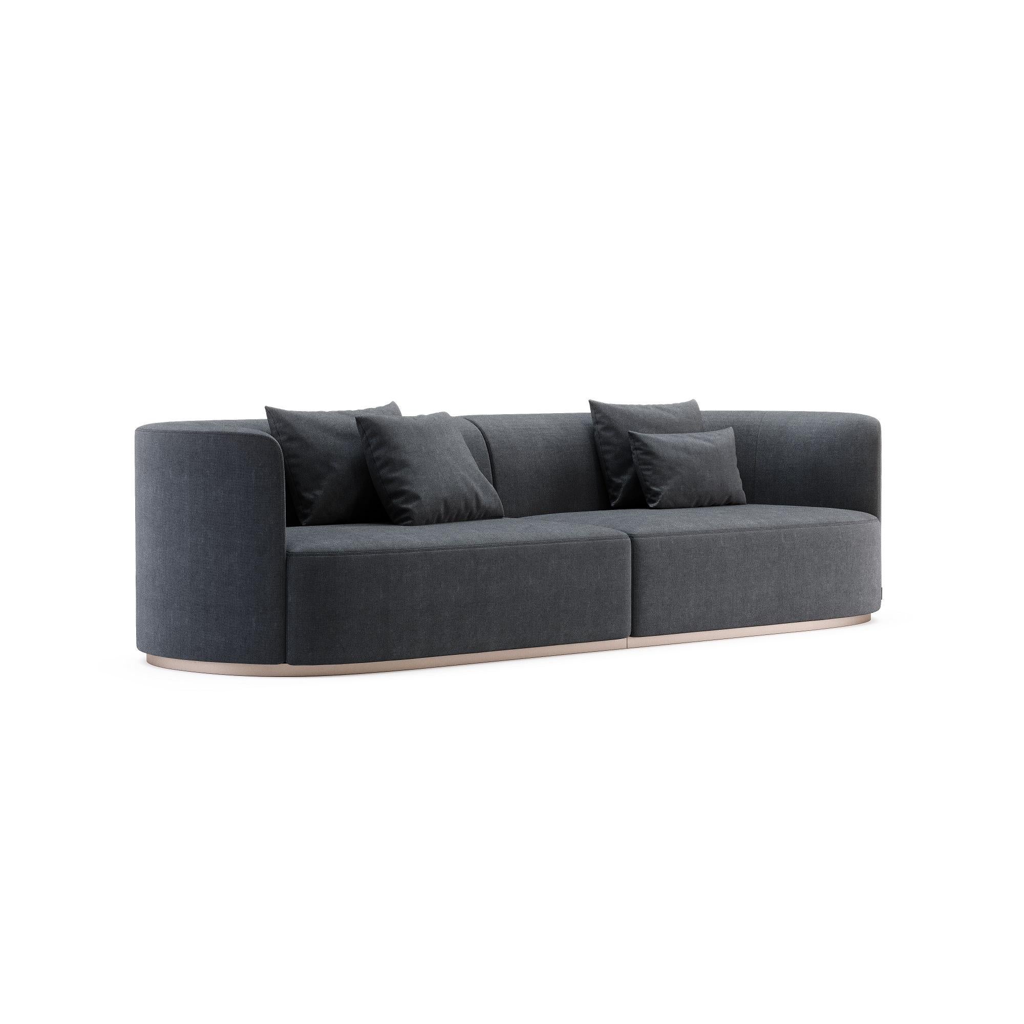 Minimalist Curved Sofa With Soft Feminine Silhouette in High-Resistant Velvet Portugués en venta