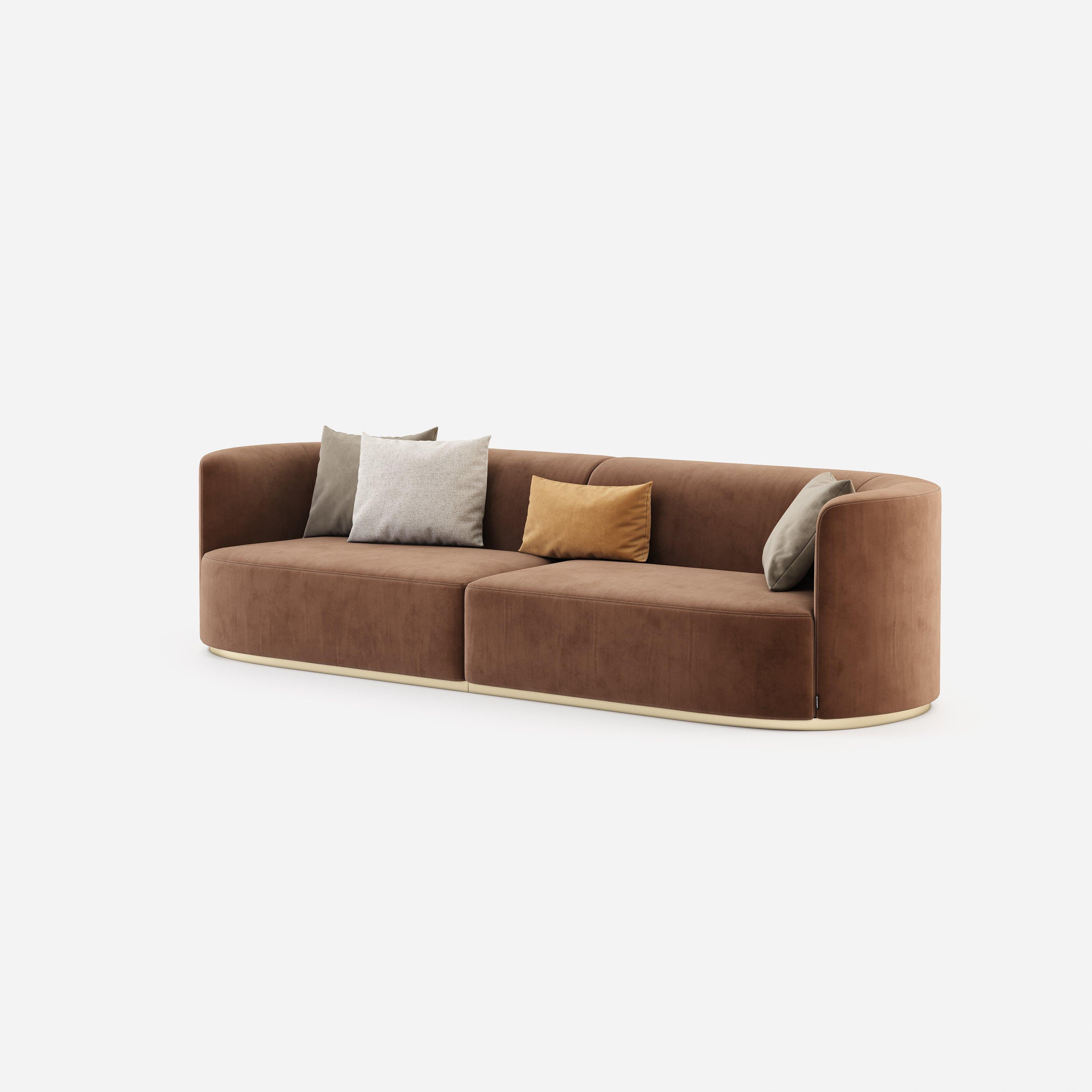 Minimalist Curved Sofa With Soft Feminine Silhouette in High-Resistant Velvet Siglo XXI y contemporáneo en venta