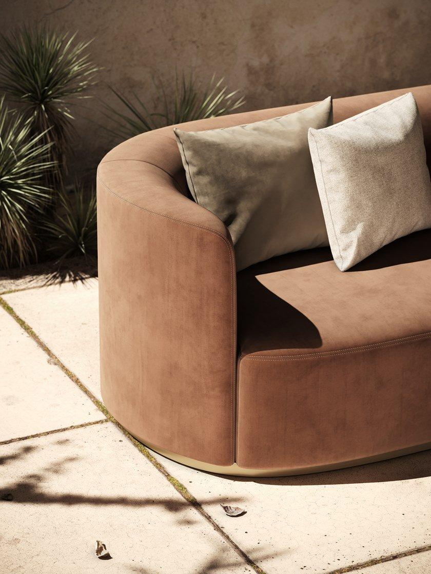 Minimalist Curved Sofa With Soft Feminine Silhouette in High-Resistant Velvet en venta 2