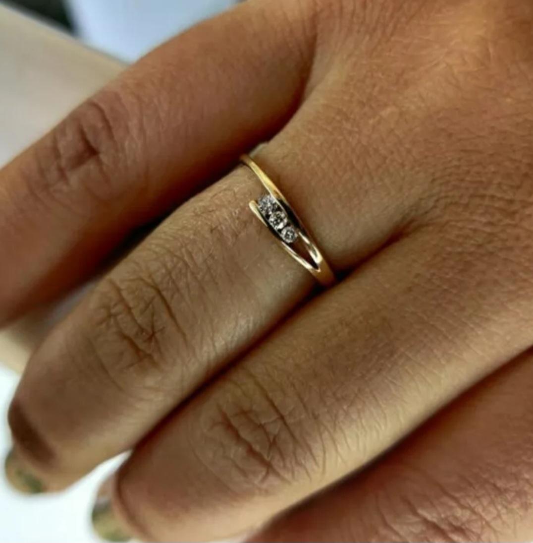 Minimalist Dainty Diamond Ring 14k Solid Gold Diamond Engagement Ring Present. For Sale 4