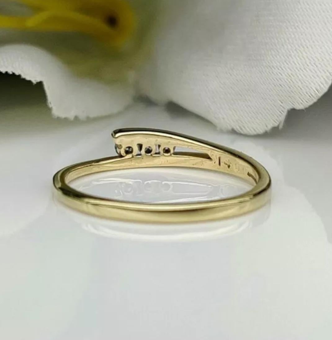 Women's or Men's Minimalist Dainty Diamond Ring 14k Solid Gold Diamond Engagement Ring Present. For Sale