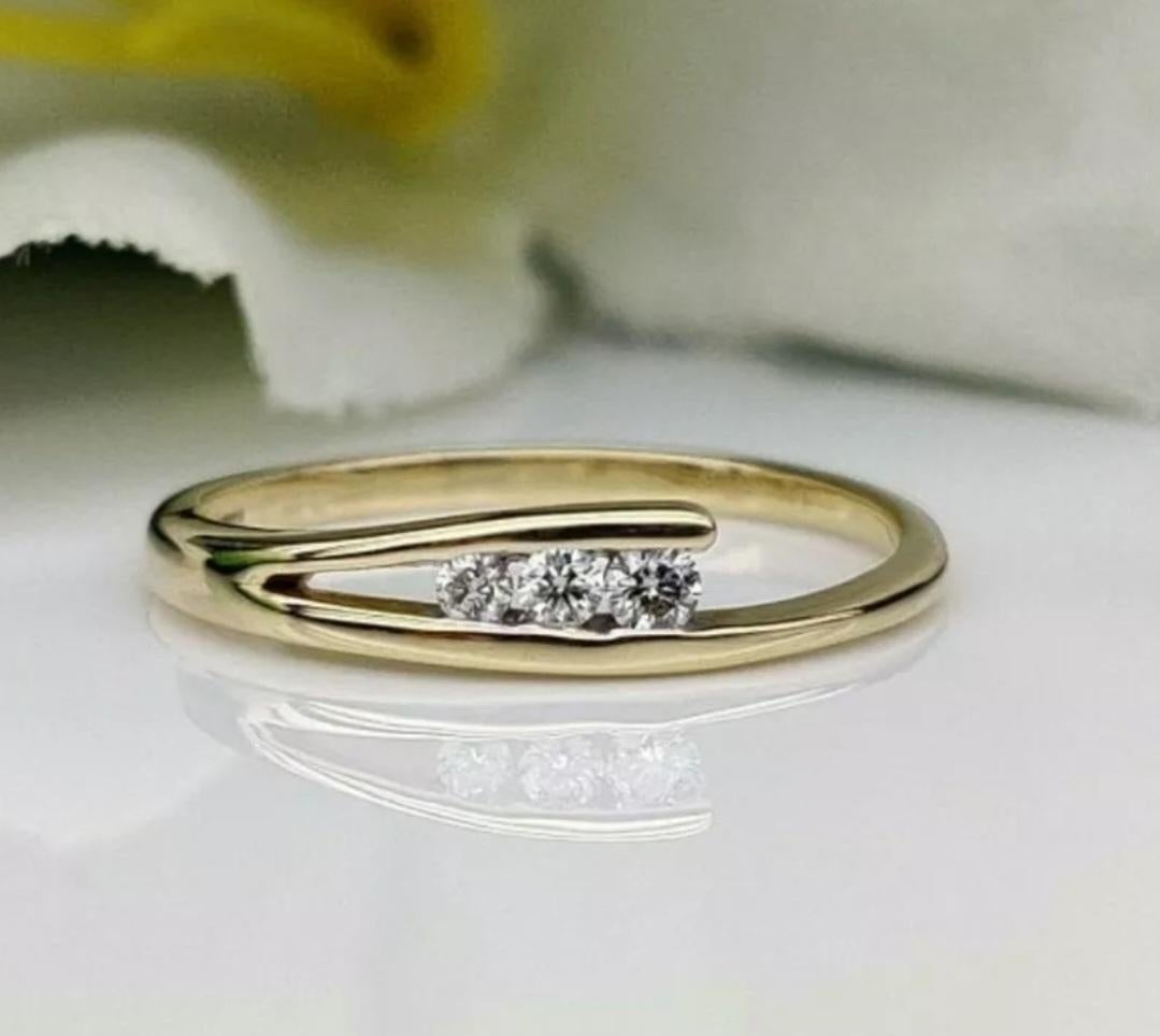 Minimalist Dainty Diamond Ring 14k Solid Gold Diamond Engagement Ring Present. For Sale 1