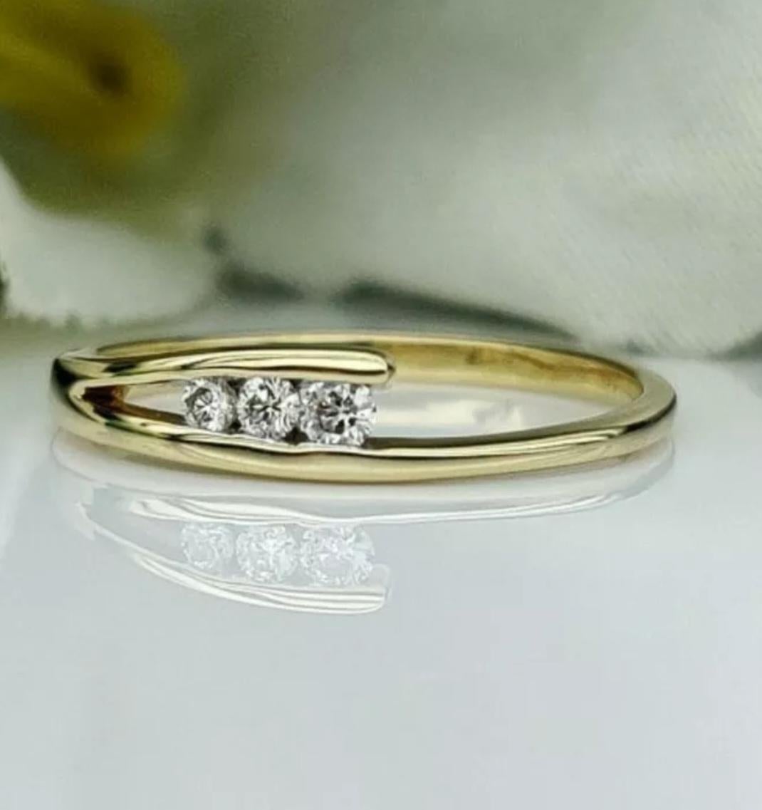 Minimalist Dainty Diamond Ring 14k Solid Gold Diamond Engagement Ring Present. For Sale 2