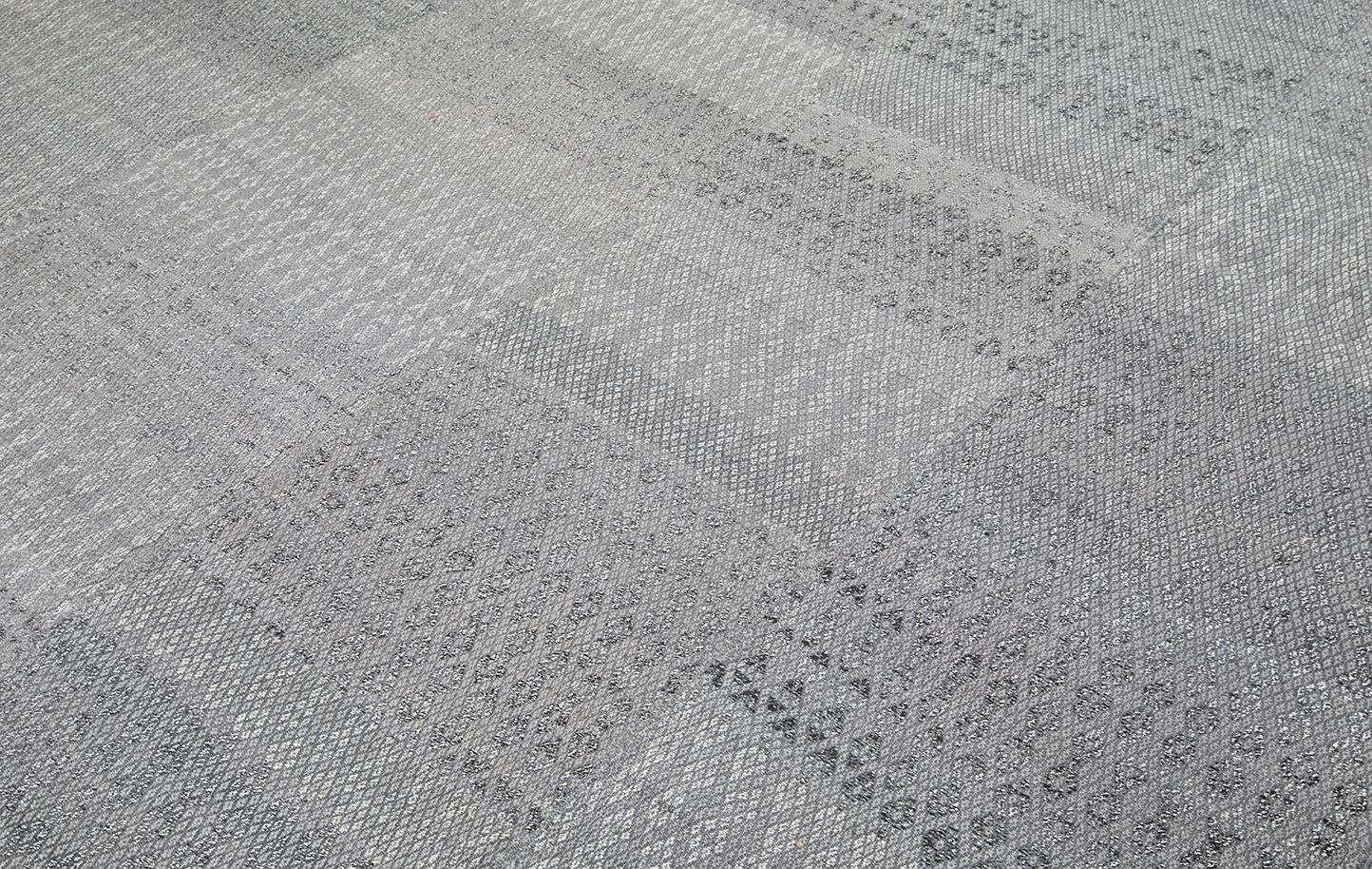 Minimalistischer Damavand Flachgewebe-Teppich mit subtilem, Allover-Design (Kelim) im Angebot