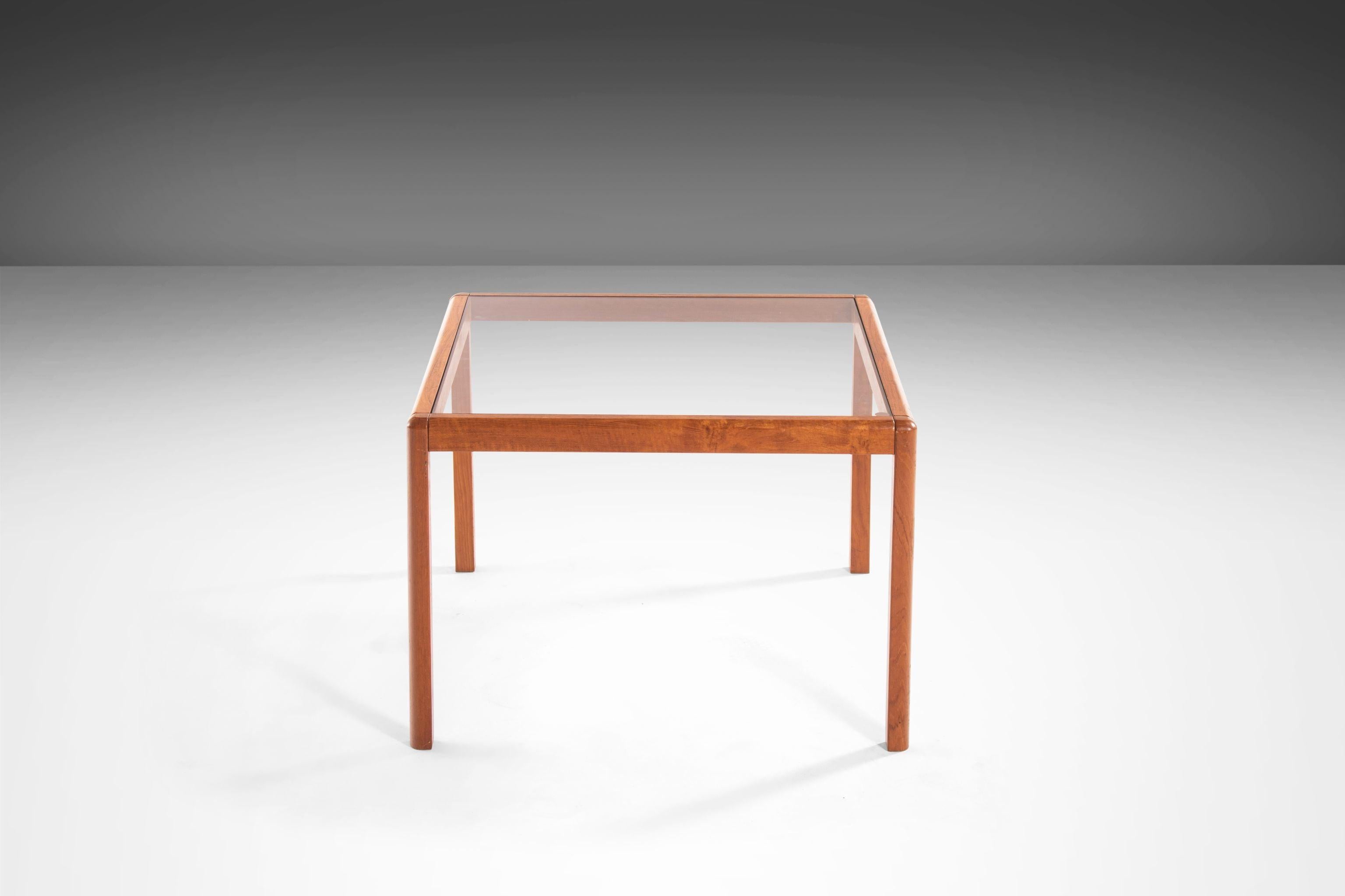 Minimalist Danish Modern Teak End Tables with Smoked Glass Tops, c. 1970's In Good Condition In Deland, FL