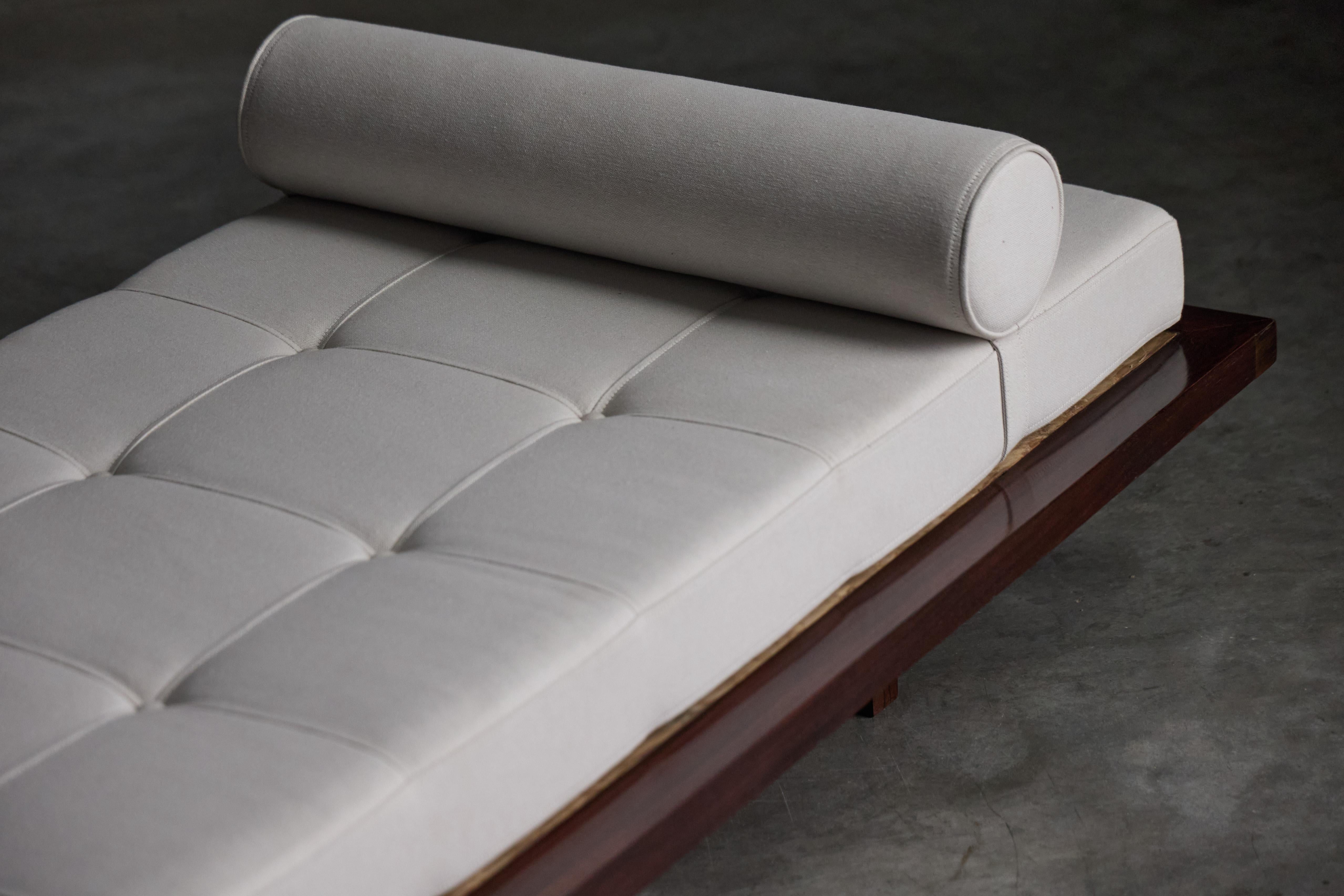 Sofá-cama minimalista de Jorge Zalszupin, Brasil, años 60 Moderno de mediados de siglo en venta
