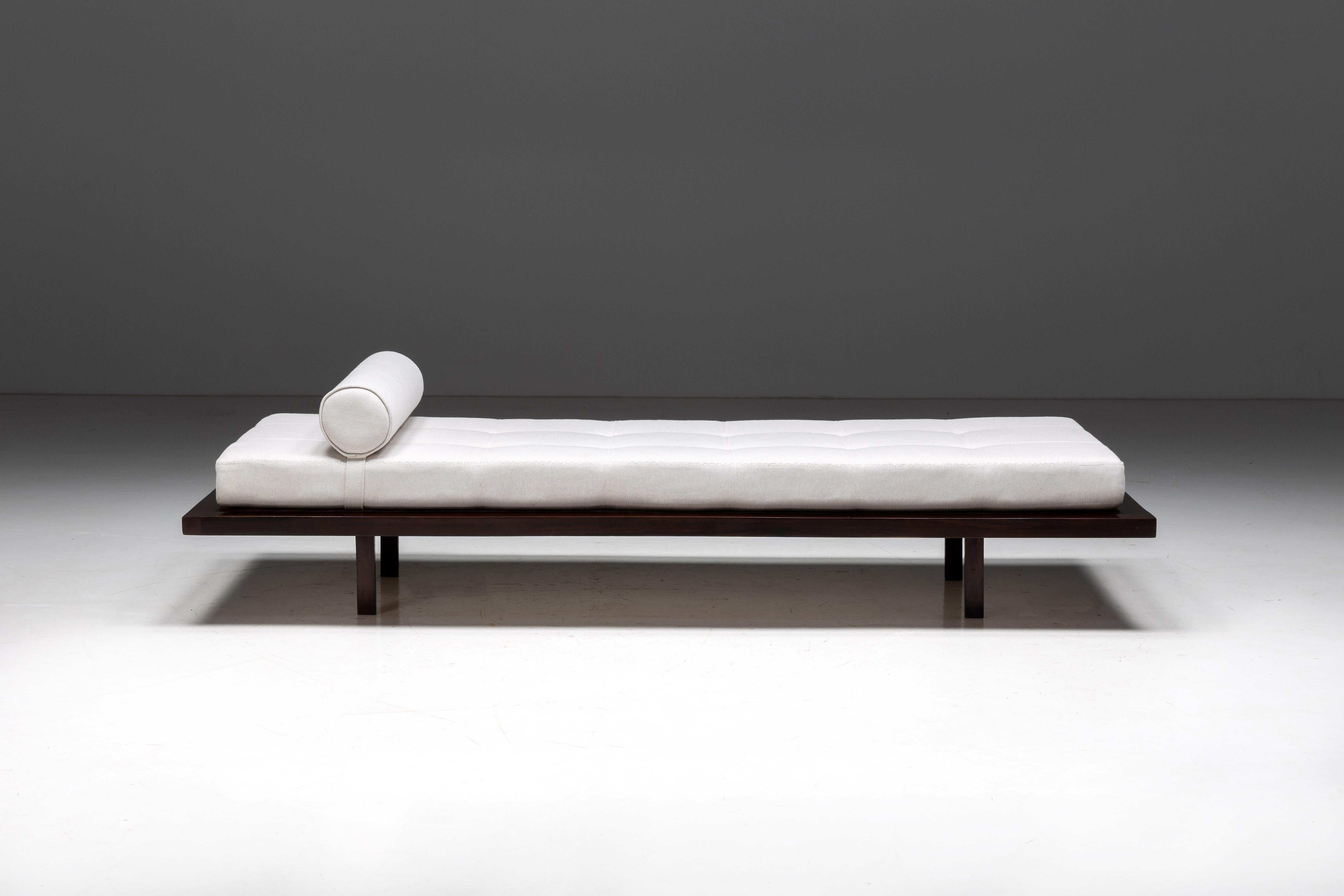 Mid-Century Modern Minimalist Daybed by Jorge Zalszupin, Brazil, 1960s For Sale