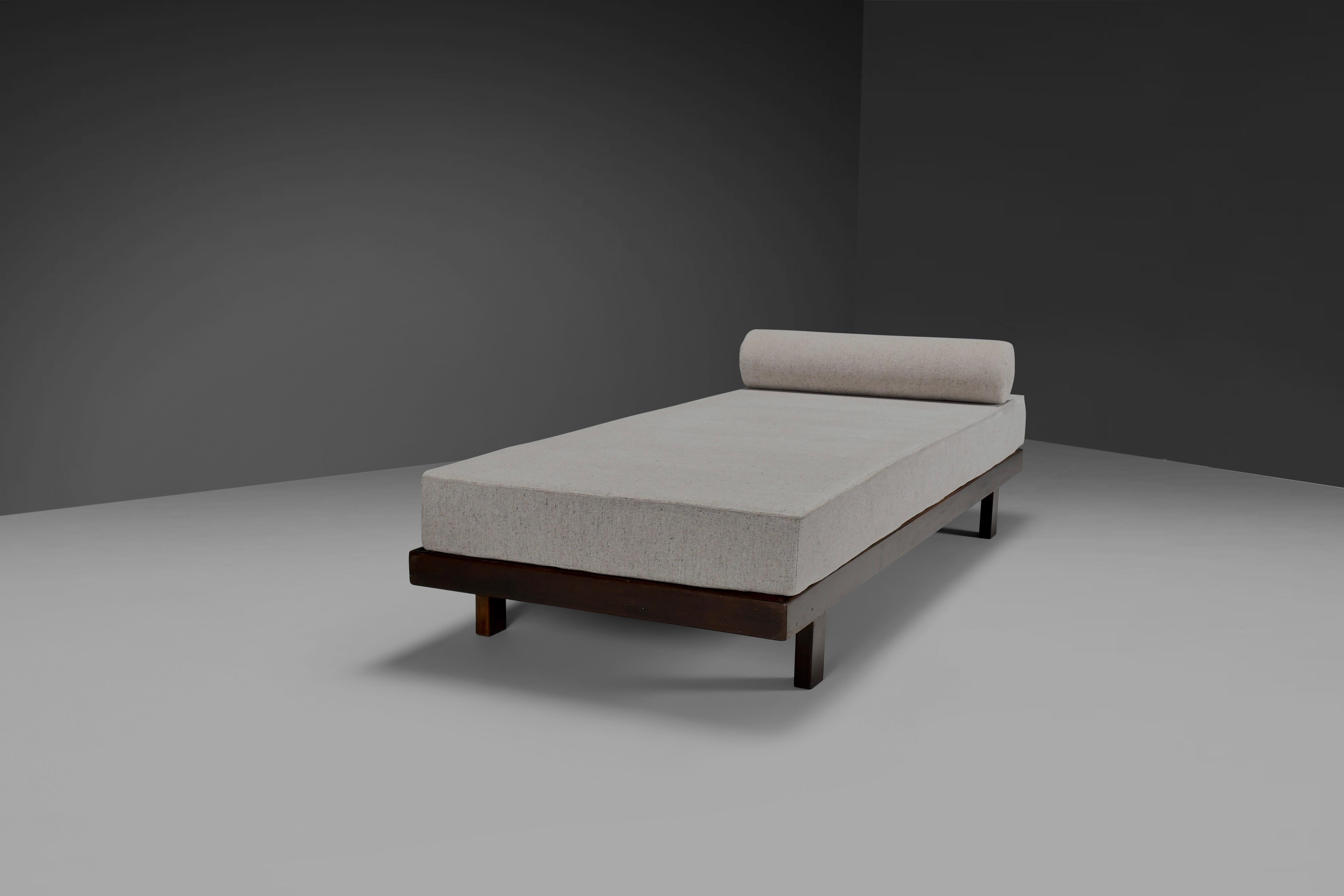 Mid-Century Modern Minimalist Daybed by Jorge Zalszupin for L’atelier, Brazil, 1959 '2 Available' For Sale