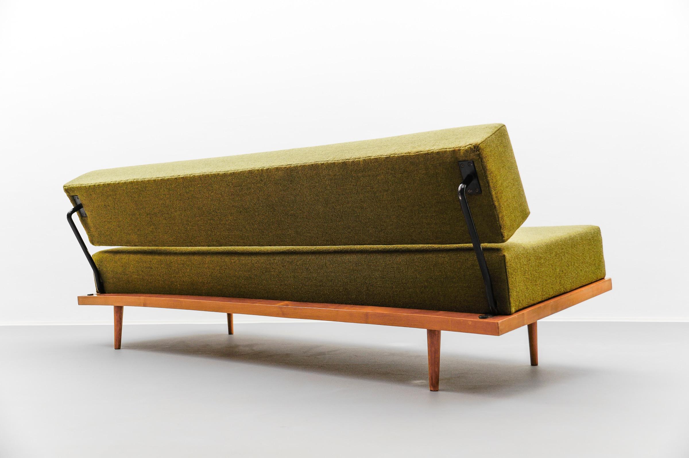 Mid-20th Century Minimalist daybed by Josef Pentenrieder, convertible sofa for Hans Kaufeld, 1954