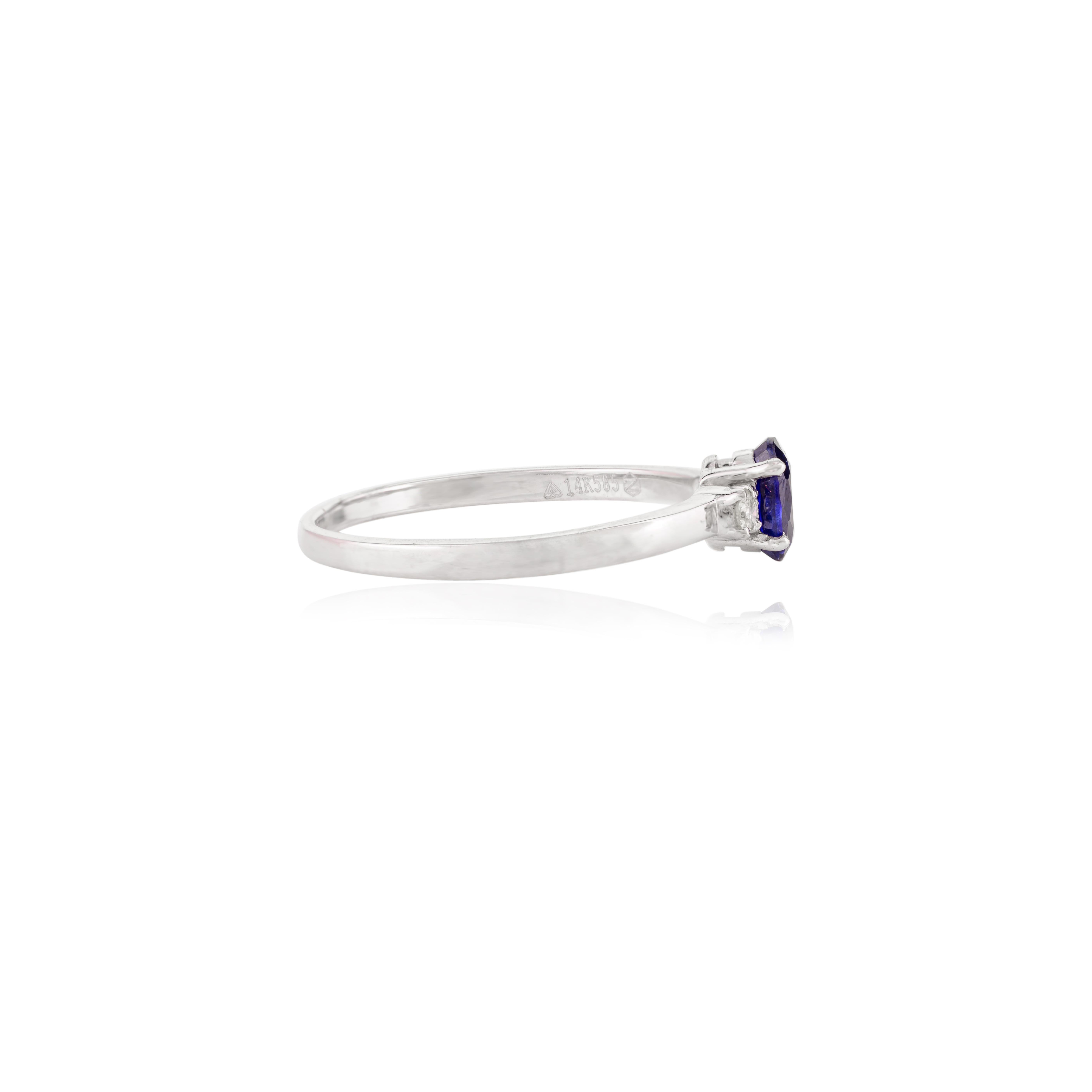 En vente :  Bague minimaliste en or blanc 14k avec saphir ovale bleu profond et diamant pour tous les jours 3
