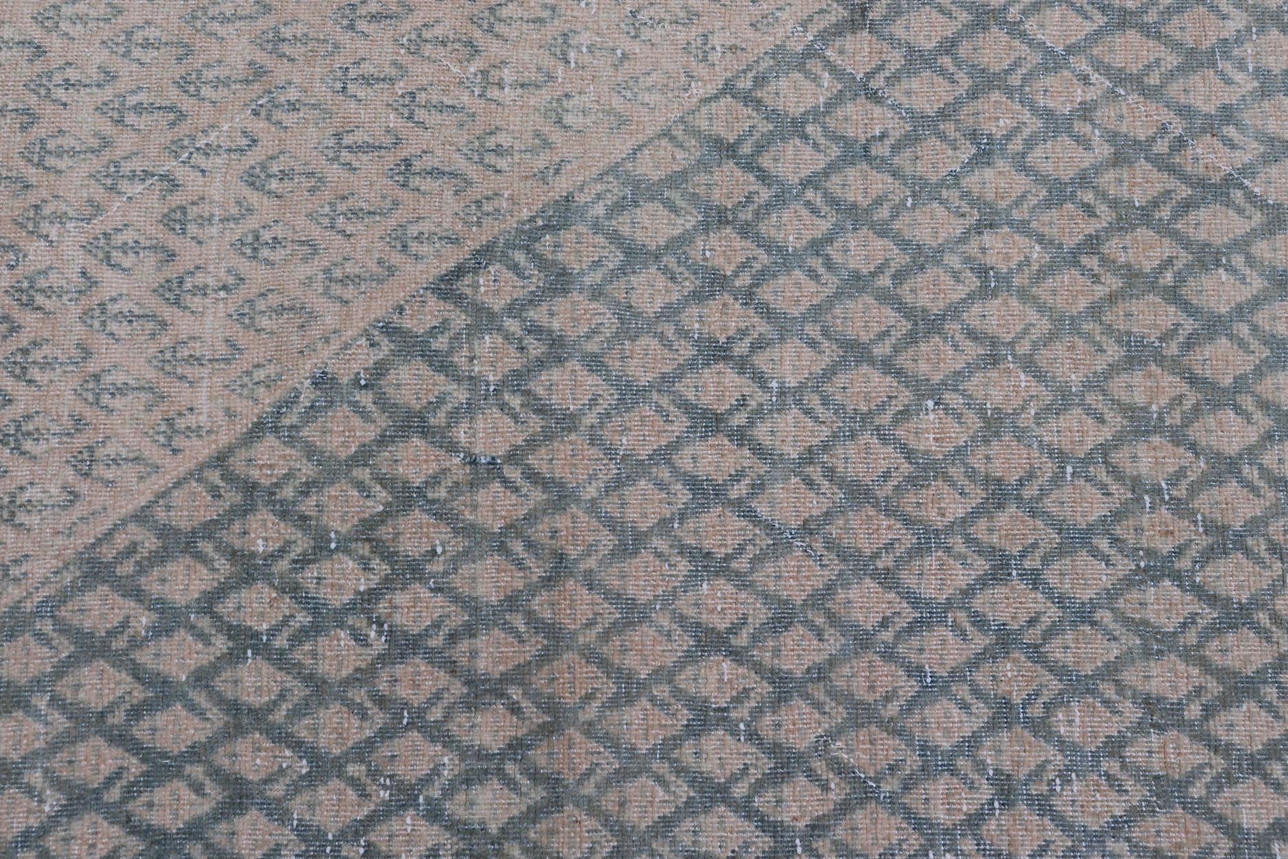 Tapis persan ancien de Tabriz au design minimaliste avec des tons bleus et crème sourds en vente 2