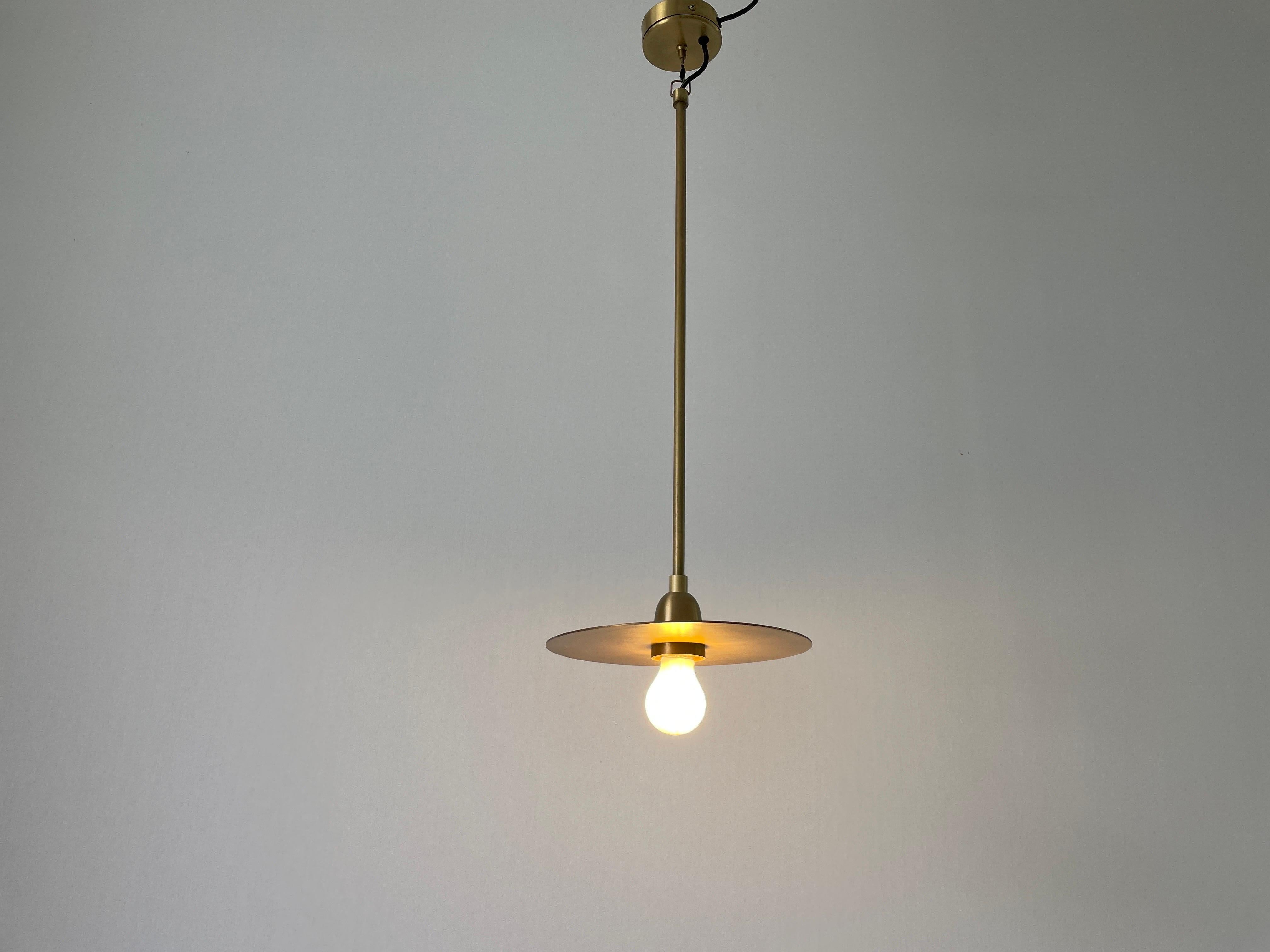 Lampada da soffitto circolare in ottone dal design minimalista, anni '60, Italia in vendita 8
