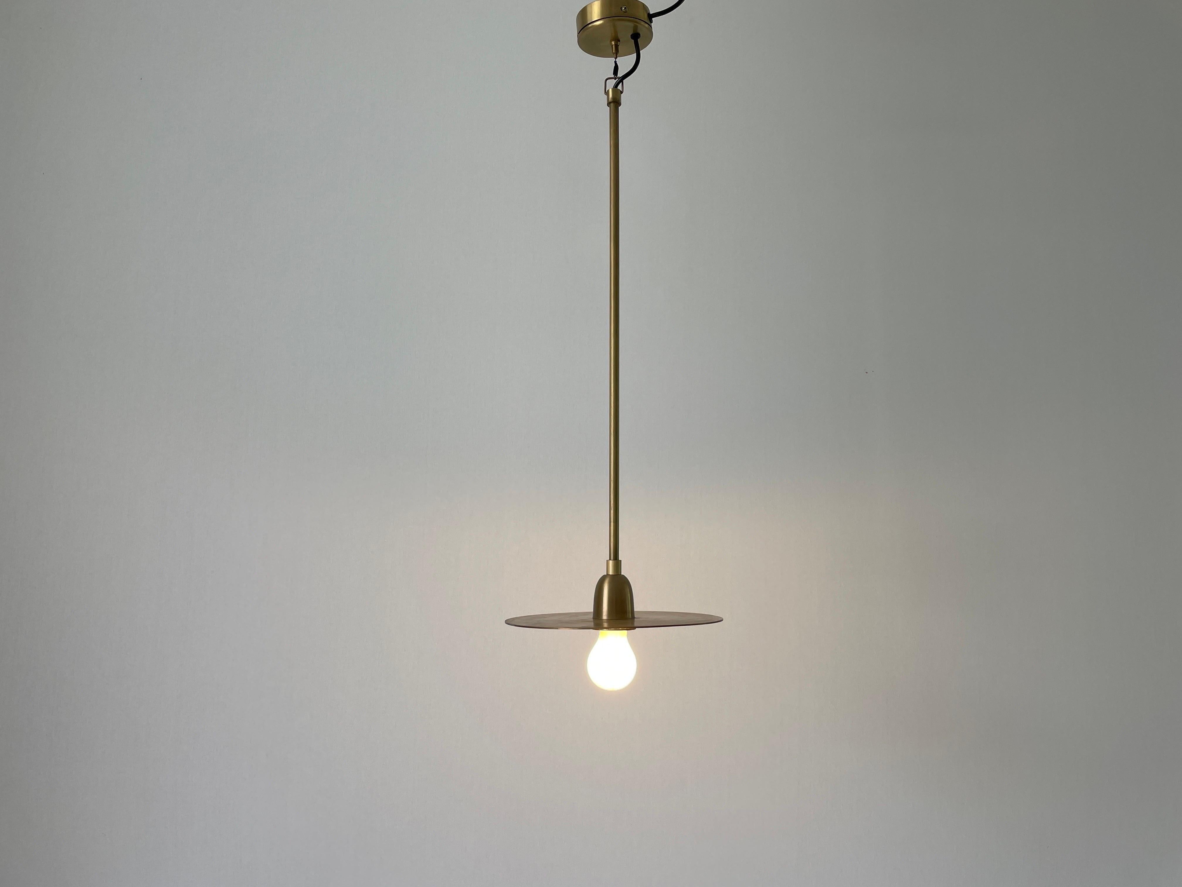 Lampada da soffitto circolare in ottone dal design minimalista, anni '60, Italia in vendita 10