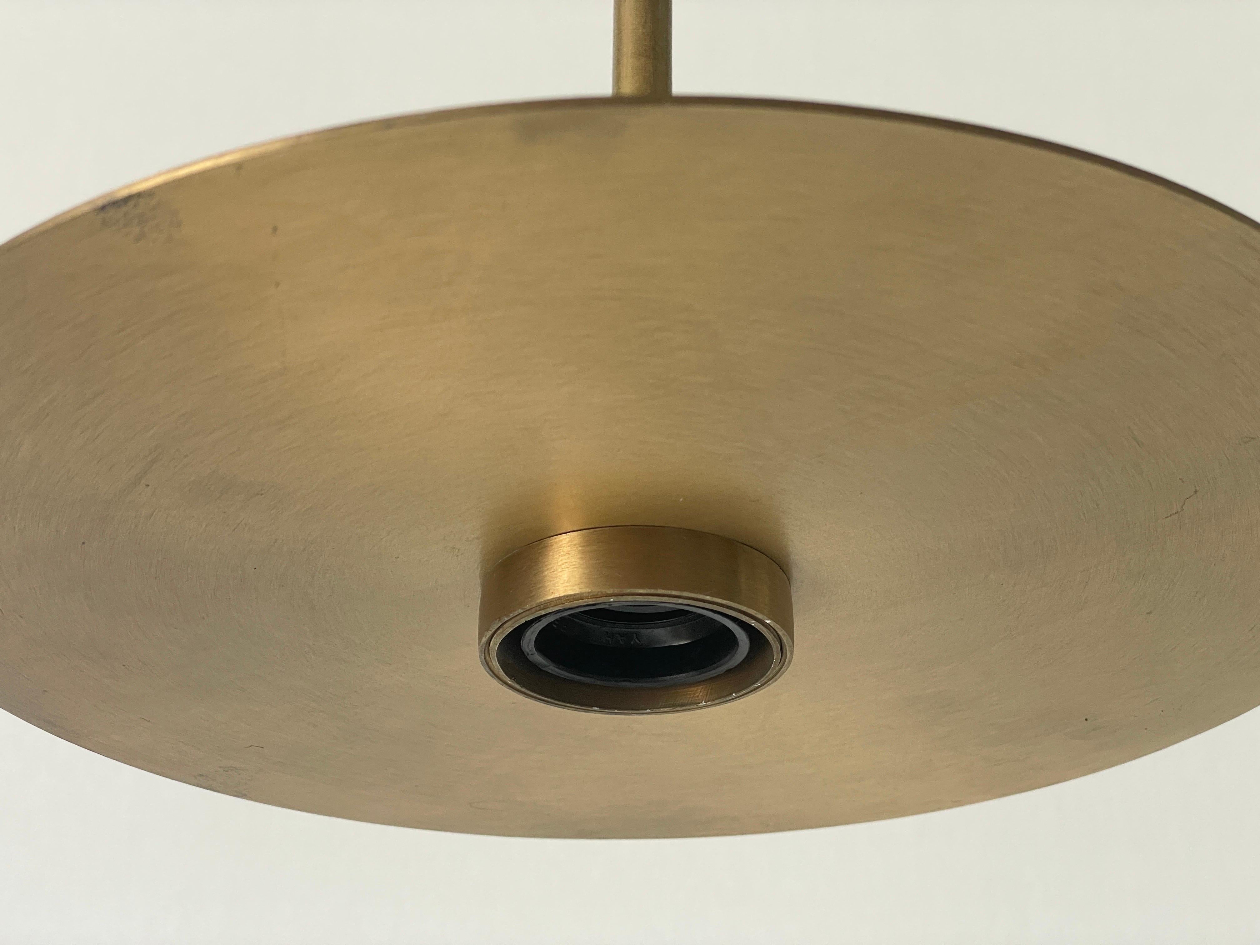Mid-Century moderno Lampada da soffitto circolare in ottone dal design minimalista, anni '60, Italia in vendita